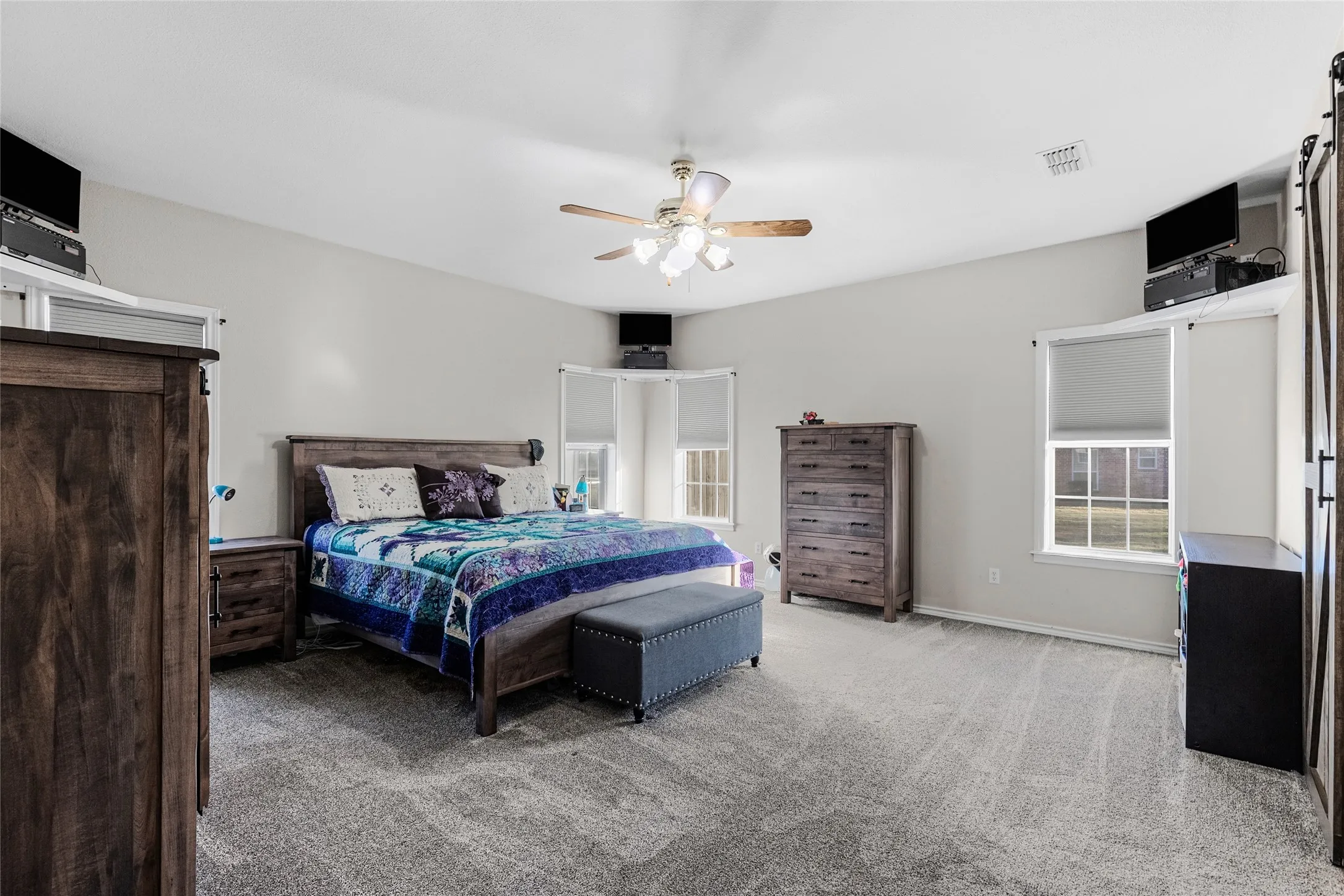 Single Family Residence For Sale in Hopkins County , 302 Briarwood Lane, Sulphur Springs, Texas 75482, 4 Bedroom, 3 Bathroom, 2 Garage spaces, 3,000 Sqft, built in 1998, Preowned, mls#20852501, Real Estate Agent in Sulphur Springs, Homes For Sale in Hopkins county, Homes For Sale in Sulphur Springs, Realtor in Sulphur Springs Texas, Real Estate Brokerage Independent Realty Texas, Luminita Cordes Realtor