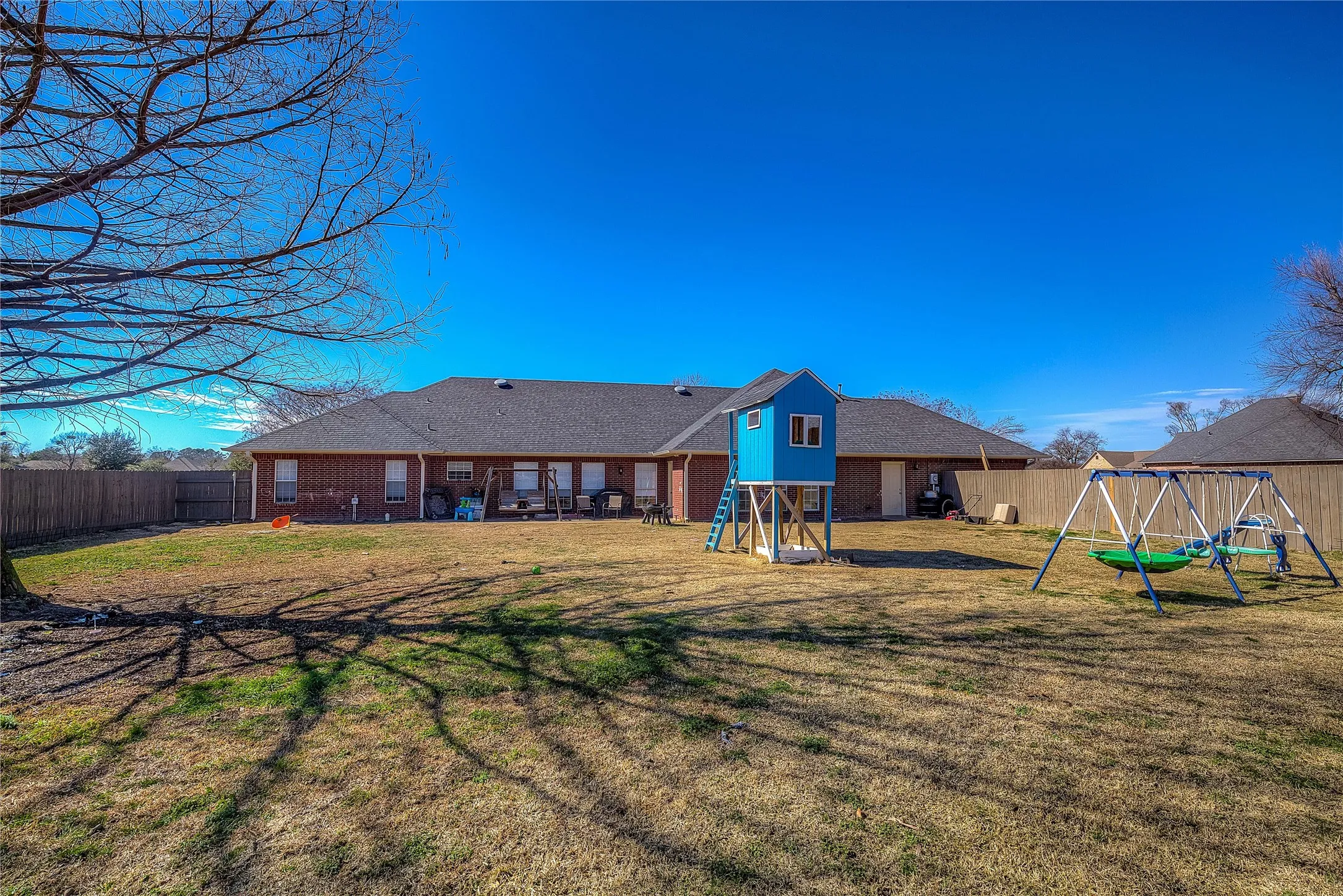 Single Family Residence For Sale in Hopkins County , 302 Briarwood Lane, Sulphur Springs, Texas 75482, 4 Bedroom, 3 Bathroom, 2 Garage spaces, 3,000 Sqft, built in 1998, Preowned, mls#20852501, Real Estate Agent in Sulphur Springs, Homes For Sale in Hopkins county, Homes For Sale in Sulphur Springs, Realtor in Sulphur Springs Texas, Real Estate Brokerage Independent Realty Texas, Luminita Cordes Realtor