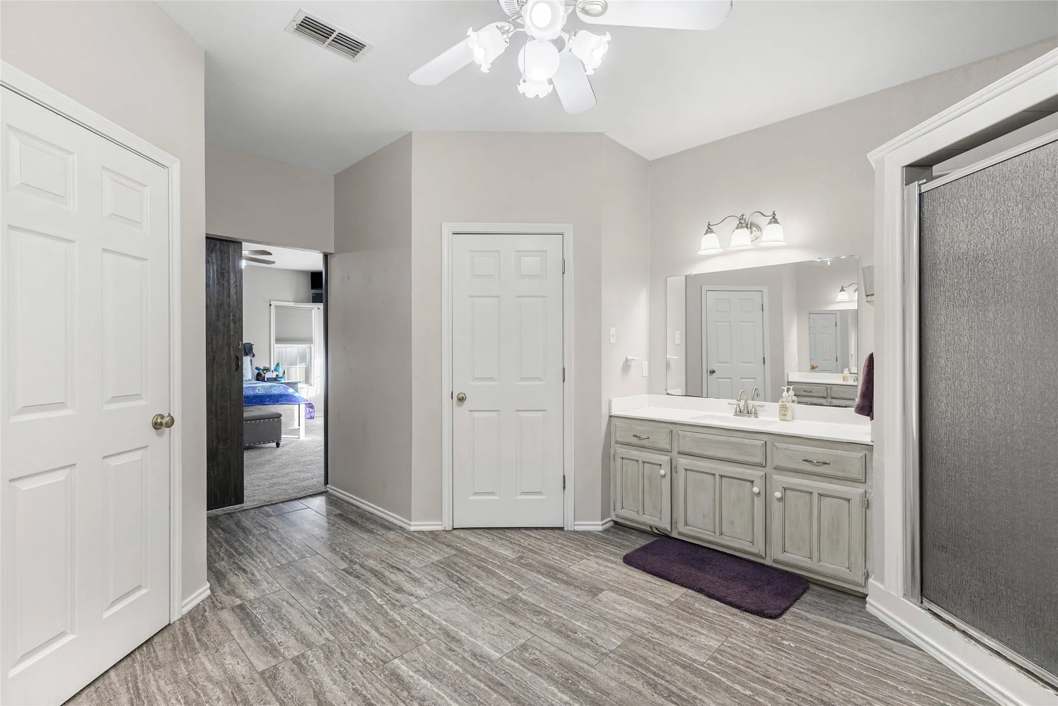 Single Family Residence For Sale in Hopkins County , 302 Briarwood Lane, Sulphur Springs, Texas 75482, 4 Bedroom, 3 Bathroom, 2 Garage spaces, 3,000 Sqft, built in 1998, Preowned, mls#20852501, Real Estate Agent in Sulphur Springs, Homes For Sale in Hopkins county, Homes For Sale in Sulphur Springs, Realtor in Sulphur Springs Texas, Real Estate Brokerage Independent Realty Texas, Luminita Cordes Realtor