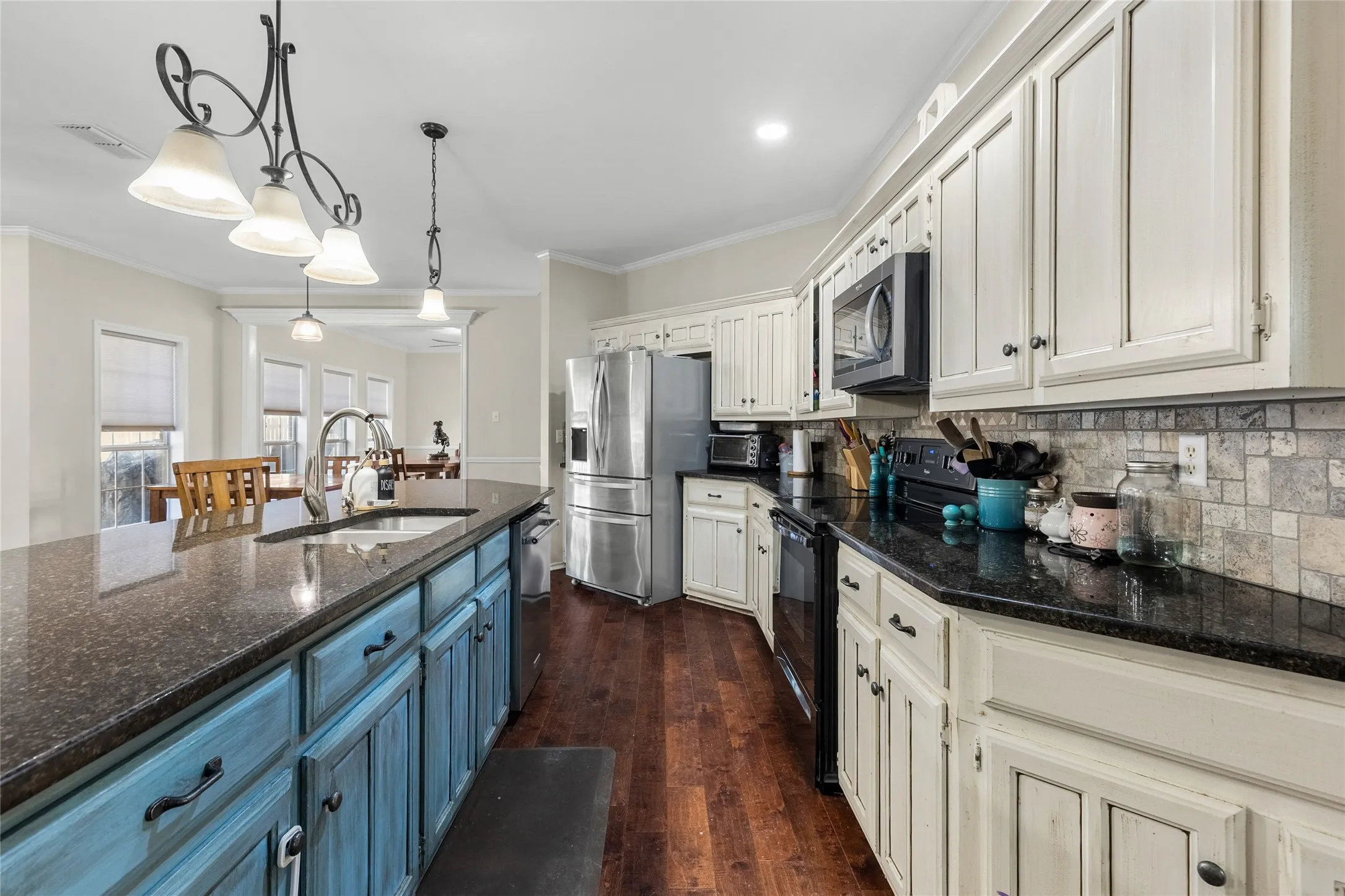 Single Family Residence For Sale in Hopkins County , 302 Briarwood Lane, Sulphur Springs, Texas 75482, 4 Bedroom, 3 Bathroom, 2 Garage spaces, 3,000 Sqft, built in 1998, Preowned, mls#20852501, Real Estate Agent in Sulphur Springs, Homes For Sale in Hopkins county, Homes For Sale in Sulphur Springs, Realtor in Sulphur Springs Texas, Real Estate Brokerage Independent Realty Texas, Luminita Cordes Realtor