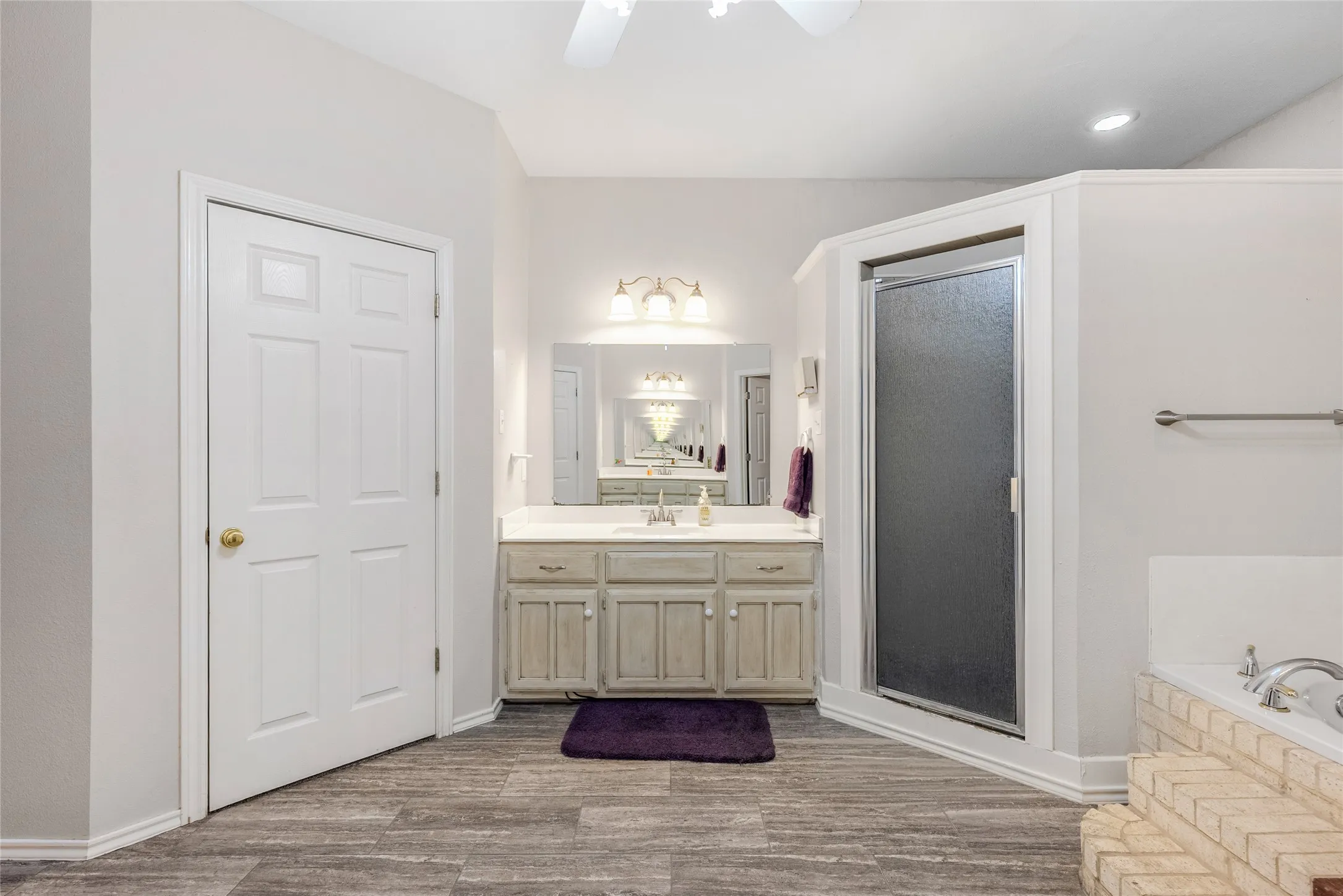 Single Family Residence For Sale in Hopkins County , 302 Briarwood Lane, Sulphur Springs, Texas 75482, 4 Bedroom, 3 Bathroom, 2 Garage spaces, 3,000 Sqft, built in 1998, Preowned, mls#20852501, Real Estate Agent in Sulphur Springs, Homes For Sale in Hopkins county, Homes For Sale in Sulphur Springs, Realtor in Sulphur Springs Texas, Real Estate Brokerage Independent Realty Texas, Luminita Cordes Realtor