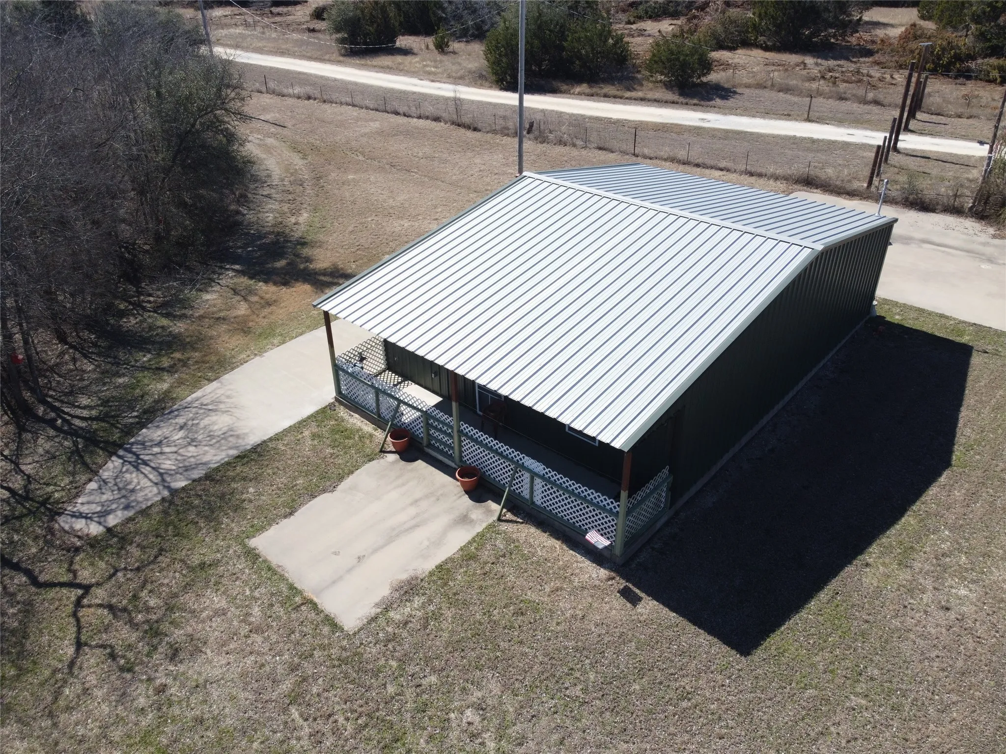 Single Family Residence For Sale in Hill County , 3323 S FM 933 Street, Whitney, Texas 76692, 1 Bedroom, 1 Bathroom, Garage spaces, 960 Sqft, built in 2017, Unknown, mls#20853584, Real Estate Agent in Whitney, Homes For Sale in Hill county, Homes For Sale in Whitney, Realtor in Whitney Texas, Real Estate Brokerage Independent Realty Texas, Luminita Cordes Realtor