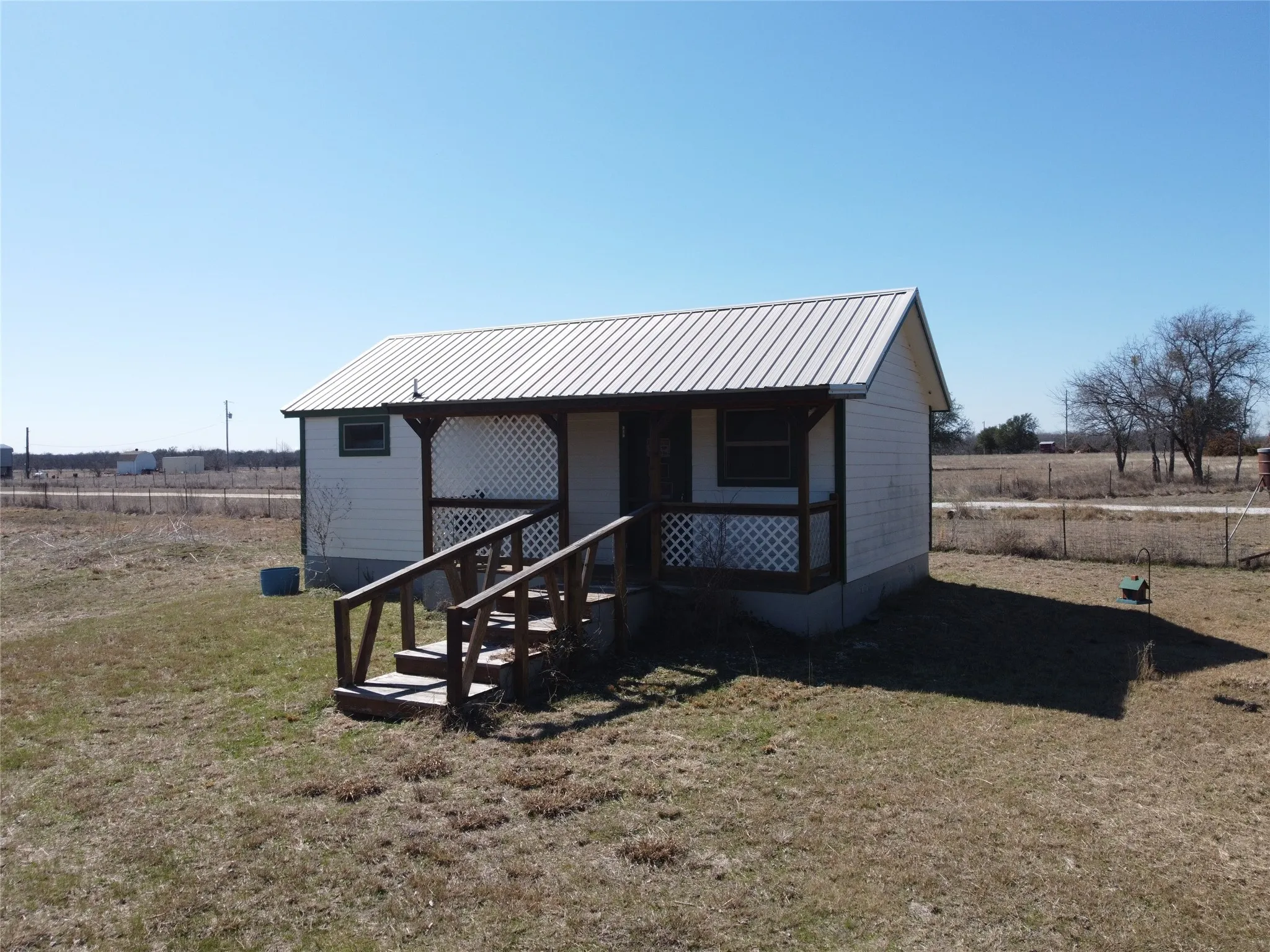 Single Family Residence For Sale in Hill County , 3323 S FM 933 Street, Whitney, Texas 76692, 1 Bedroom, 1 Bathroom, Garage spaces, 960 Sqft, built in 2017, Unknown, mls#20853584, Real Estate Agent in Whitney, Homes For Sale in Hill county, Homes For Sale in Whitney, Realtor in Whitney Texas, Real Estate Brokerage Independent Realty Texas, Luminita Cordes Realtor