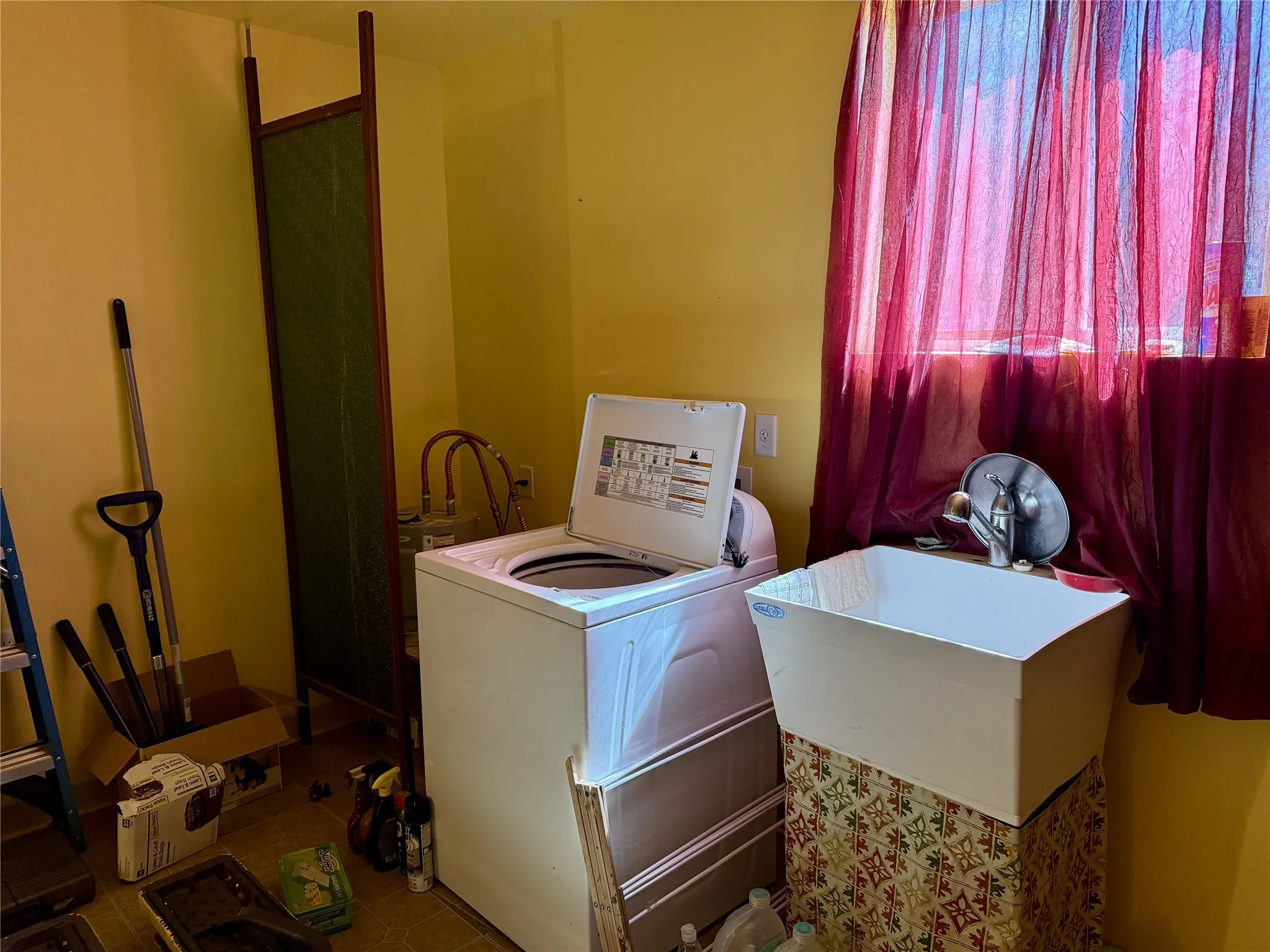Single Family Residence For Sale in Hill County , 3323 S FM 933 Street, Whitney, Texas 76692, 1 Bedroom, 1 Bathroom, Garage spaces, 960 Sqft, built in 2017, Unknown, mls#20853584, Real Estate Agent in Whitney, Homes For Sale in Hill county, Homes For Sale in Whitney, Realtor in Whitney Texas, Real Estate Brokerage Independent Realty Texas, Luminita Cordes Realtor
