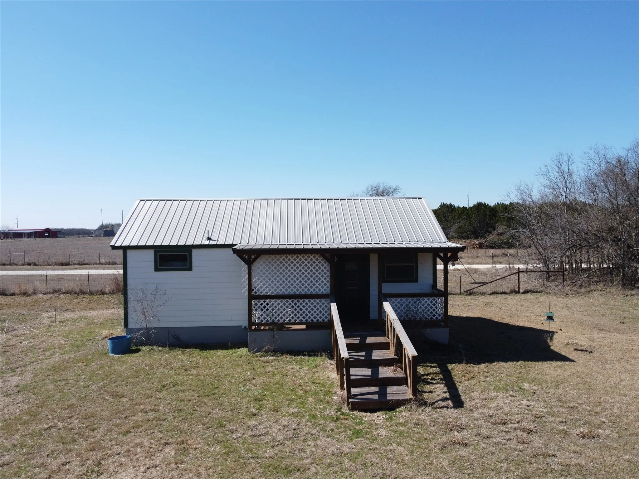 Single Family Residence For Sale in Hill County , 3323 S FM 933 Street, Whitney, Texas 76692, 1 Bedroom, 1 Bathroom, Garage spaces, 960 Sqft, built in 2017, Unknown, mls#20853584, Real Estate Agent in Whitney, Homes For Sale in Hill county, Homes For Sale in Whitney, Realtor in Whitney Texas, Real Estate Brokerage Independent Realty Texas, Luminita Cordes Realtor