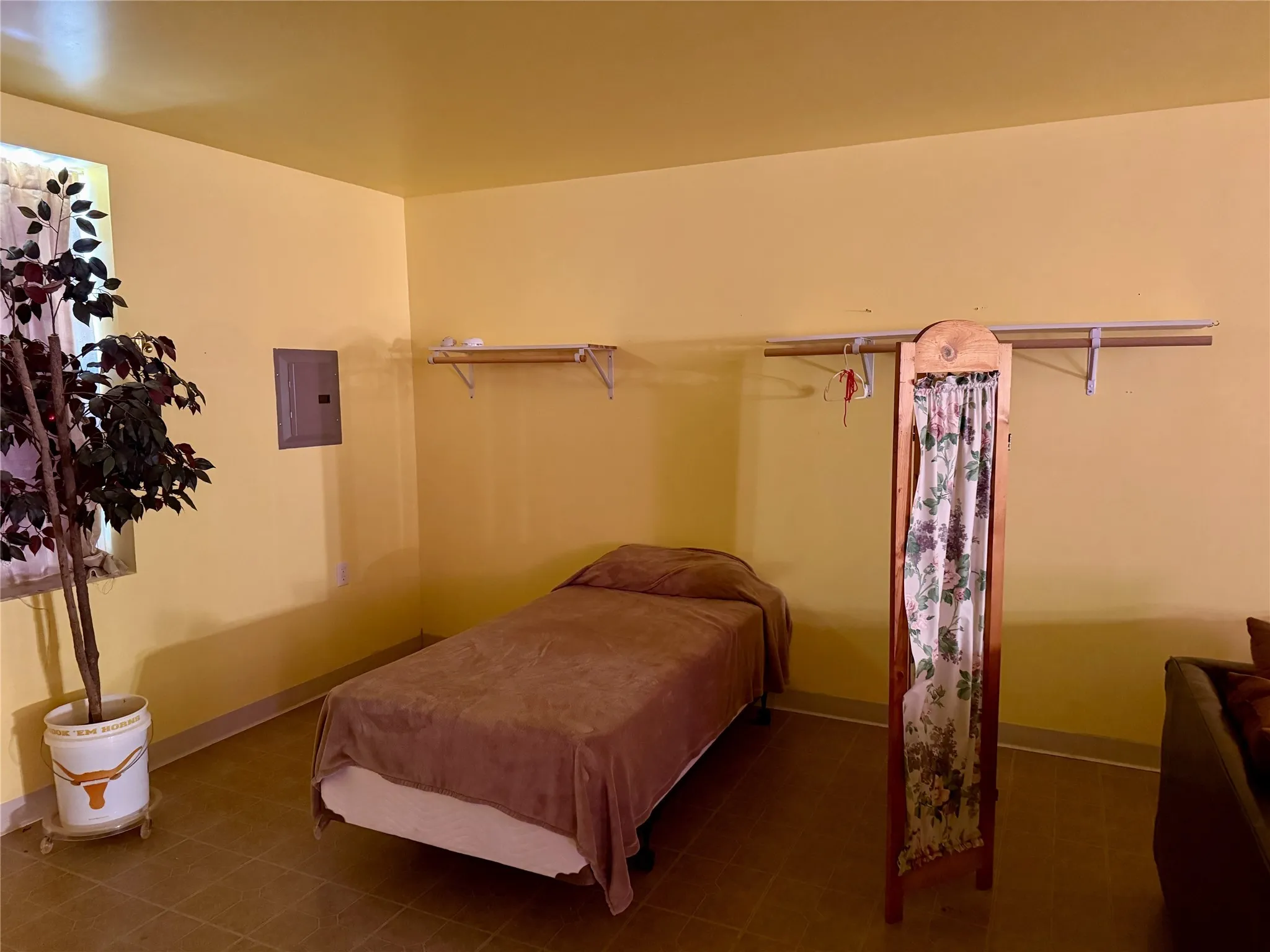 Single Family Residence For Sale in Hill County , 3323 S FM 933 Street, Whitney, Texas 76692, 1 Bedroom, 1 Bathroom, Garage spaces, 960 Sqft, built in 2017, Unknown, mls#20853584, Real Estate Agent in Whitney, Homes For Sale in Hill county, Homes For Sale in Whitney, Realtor in Whitney Texas, Real Estate Brokerage Independent Realty Texas, Luminita Cordes Realtor