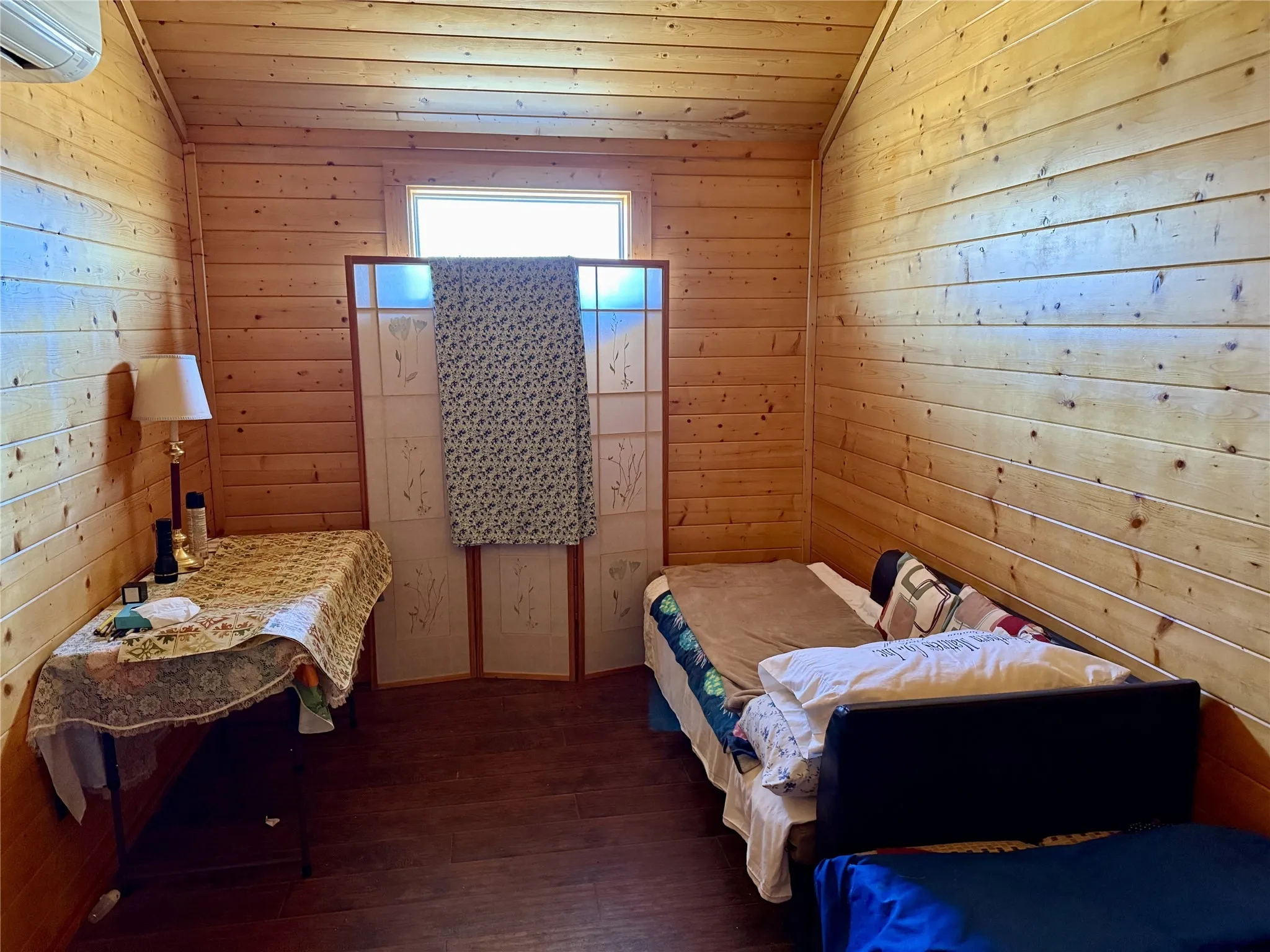 Single Family Residence For Sale in Hill County , 3323 S FM 933 Street, Whitney, Texas 76692, 1 Bedroom, 1 Bathroom, Garage spaces, 960 Sqft, built in 2017, Unknown, mls#20853584, Real Estate Agent in Whitney, Homes For Sale in Hill county, Homes For Sale in Whitney, Realtor in Whitney Texas, Real Estate Brokerage Independent Realty Texas, Luminita Cordes Realtor