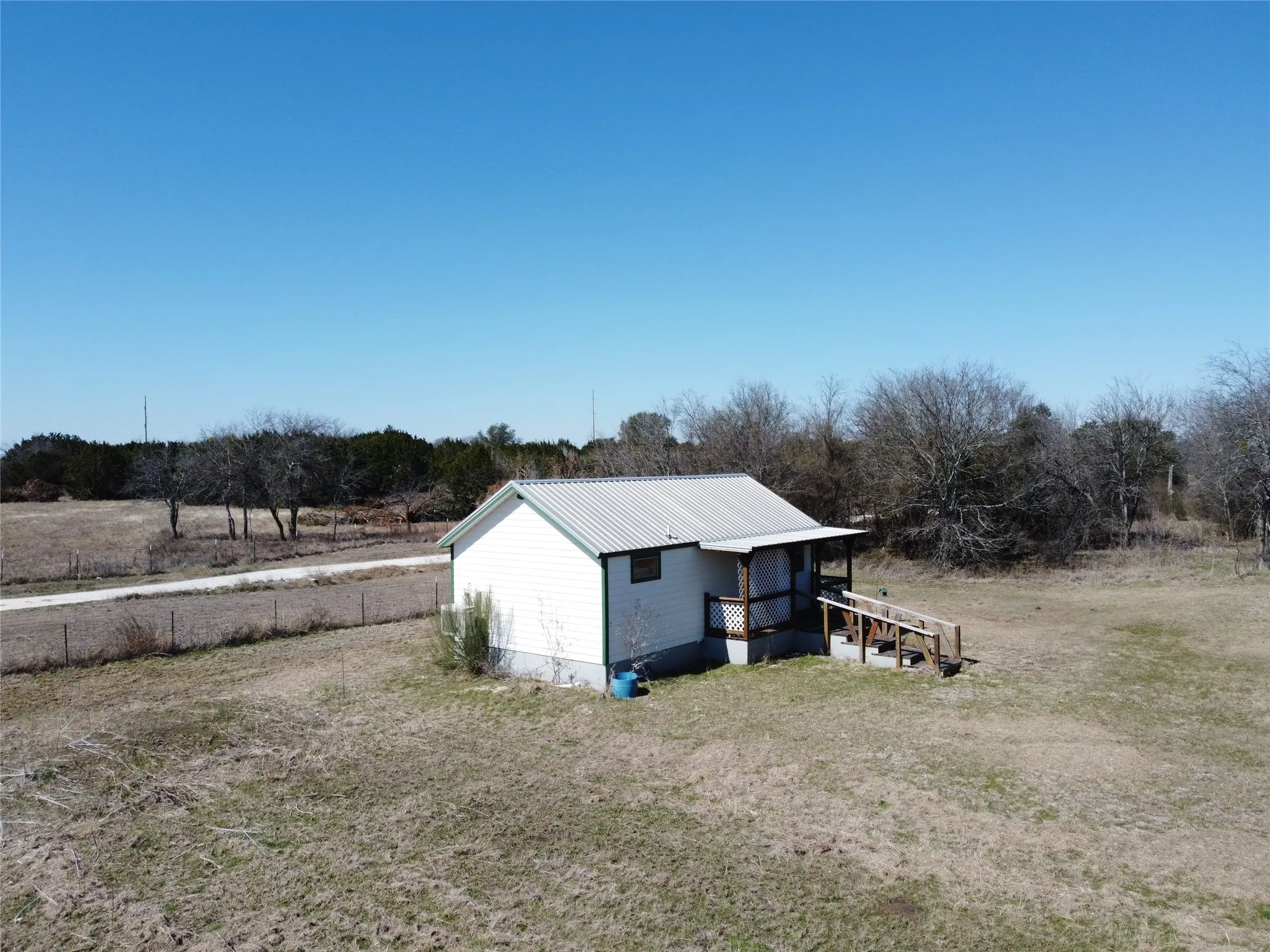Single Family Residence For Sale in Hill County , 3323 S FM 933 Street, Whitney, Texas 76692, 1 Bedroom, 1 Bathroom, Garage spaces, 960 Sqft, built in 2017, Unknown, mls#20853584, Real Estate Agent in Whitney, Homes For Sale in Hill county, Homes For Sale in Whitney, Realtor in Whitney Texas, Real Estate Brokerage Independent Realty Texas, Luminita Cordes Realtor
