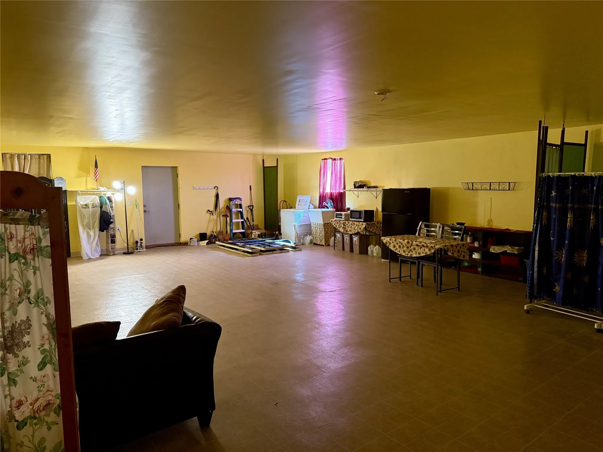 Single Family Residence For Sale in Hill County , 3323 S FM 933 Street, Whitney, Texas 76692, 1 Bedroom, 1 Bathroom, Garage spaces, 960 Sqft, built in 2017, Unknown, mls#20853584, Real Estate Agent in Whitney, Homes For Sale in Hill county, Homes For Sale in Whitney, Realtor in Whitney Texas, Real Estate Brokerage Independent Realty Texas, Luminita Cordes Realtor