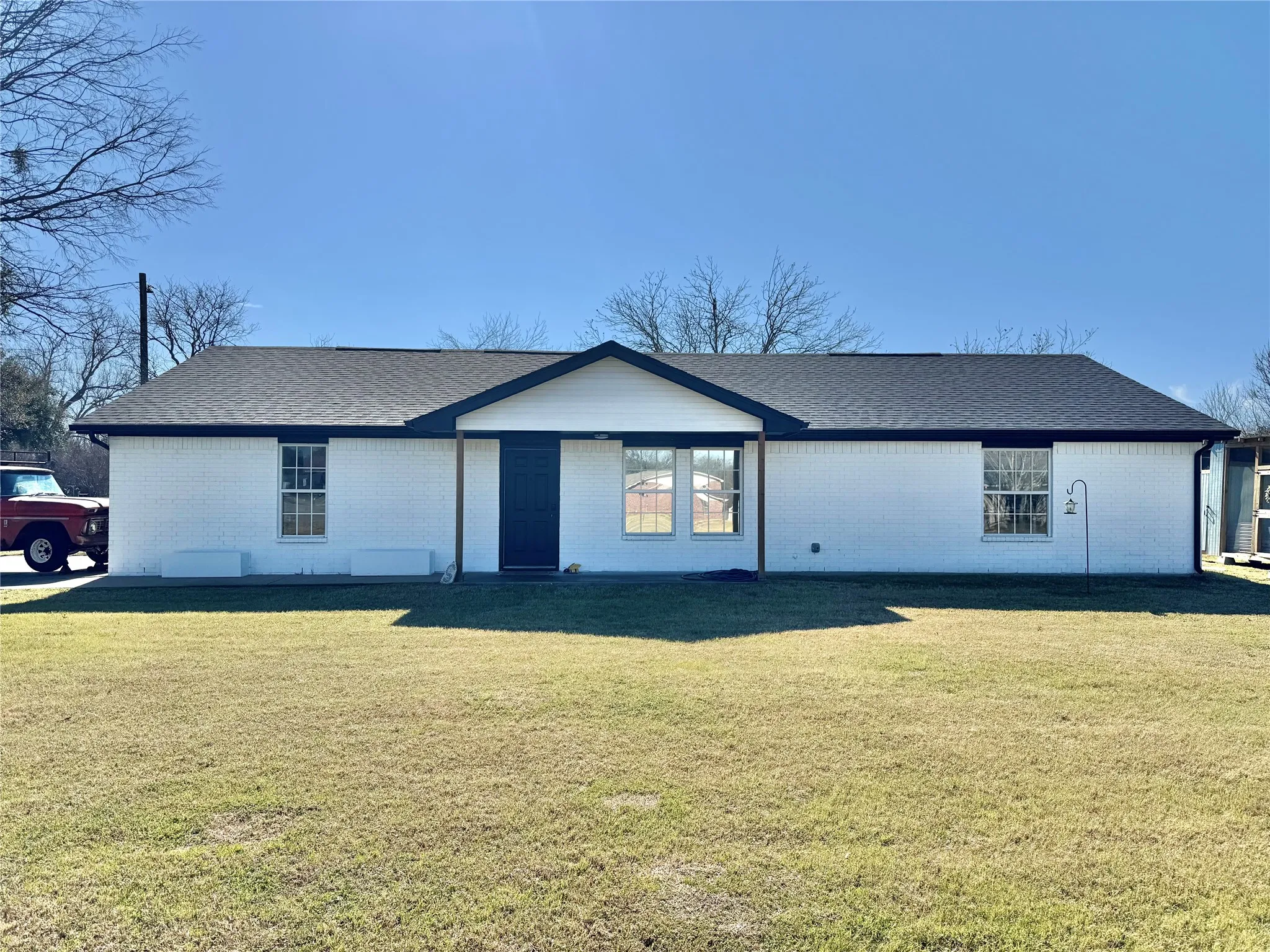 Single Family Residence For Sale in Hood County , 704 Shady Grove Court, Granbury, Texas 76049, 3 Bedroom, 2 Bathroom, 2 Garage spaces, 1,439 Sqft, built in 2001, Preowned, mls#20855593, Real Estate Agent in Granbury, Homes For Sale in Hood county, Homes For Sale in Granbury, Realtor in Granbury Texas, Real Estate Brokerage Independent Realty Texas, Luminita Cordes Realtor