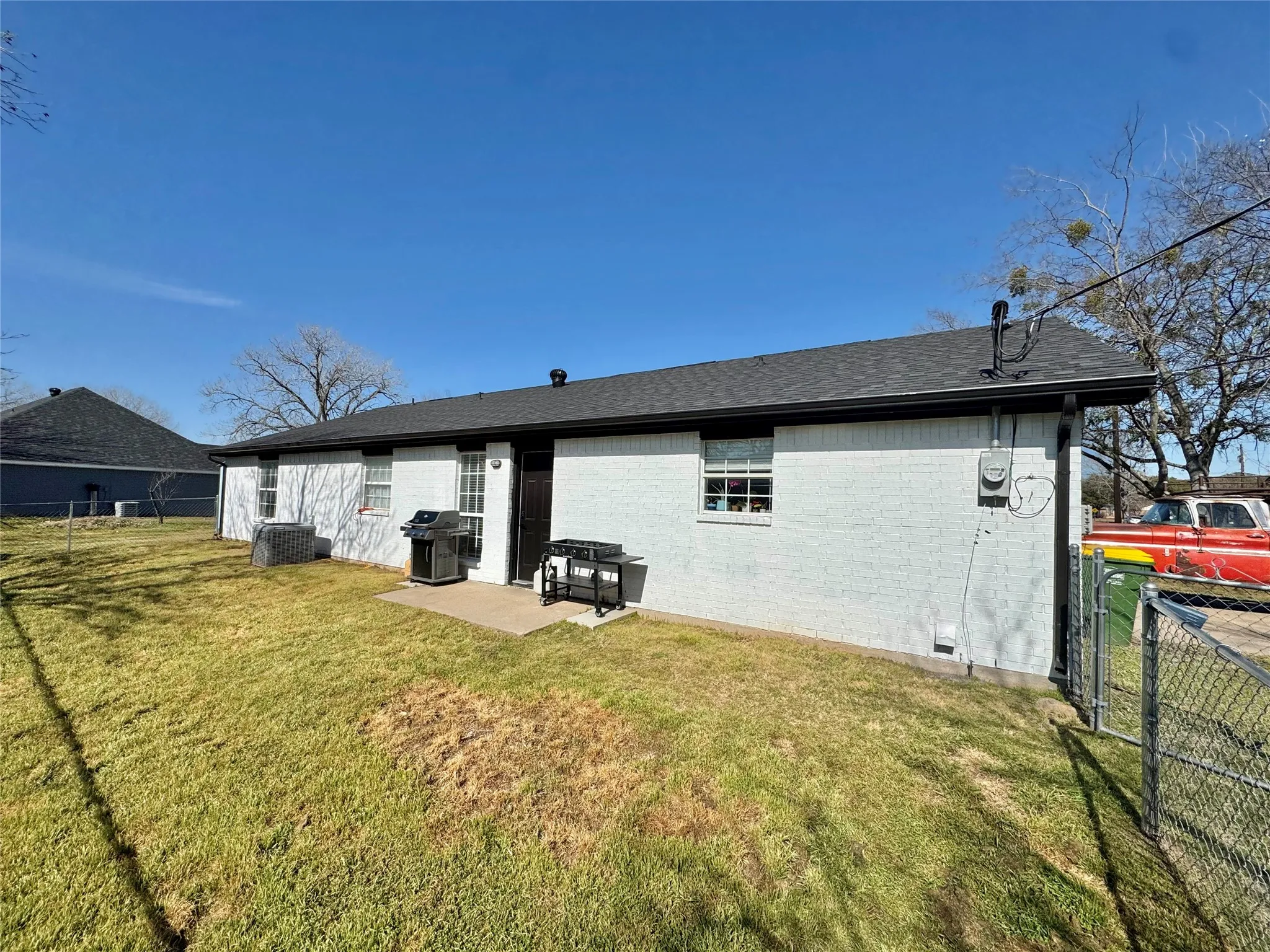 Single Family Residence For Sale in Hood County , 704 Shady Grove Court, Granbury, Texas 76049, 3 Bedroom, 2 Bathroom, 2 Garage spaces, 1,439 Sqft, built in 2001, Preowned, mls#20855593, Real Estate Agent in Granbury, Homes For Sale in Hood county, Homes For Sale in Granbury, Realtor in Granbury Texas, Real Estate Brokerage Independent Realty Texas, Luminita Cordes Realtor