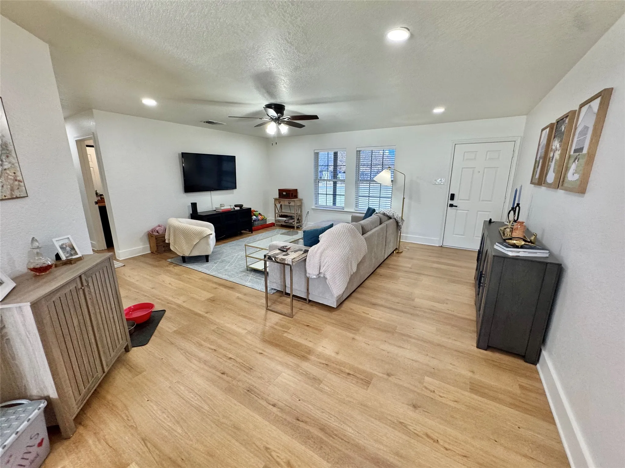 Single Family Residence For Sale in Hood County , 704 Shady Grove Court, Granbury, Texas 76049, 3 Bedroom, 2 Bathroom, 2 Garage spaces, 1,439 Sqft, built in 2001, Preowned, mls#20855593, Real Estate Agent in Granbury, Homes For Sale in Hood county, Homes For Sale in Granbury, Realtor in Granbury Texas, Real Estate Brokerage Independent Realty Texas, Luminita Cordes Realtor
