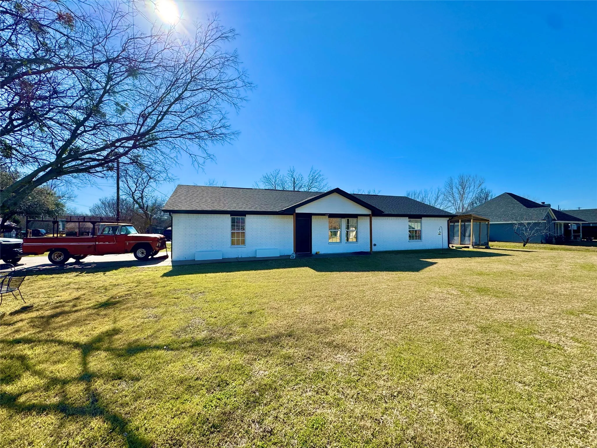 Single Family Residence For Sale in Hood County , 704 Shady Grove Court, Granbury, Texas 76049, 3 Bedroom, 2 Bathroom, 2 Garage spaces, 1,439 Sqft, built in 2001, Preowned, mls#20855593, Real Estate Agent in Granbury, Homes For Sale in Hood county, Homes For Sale in Granbury, Realtor in Granbury Texas, Real Estate Brokerage Independent Realty Texas, Luminita Cordes Realtor