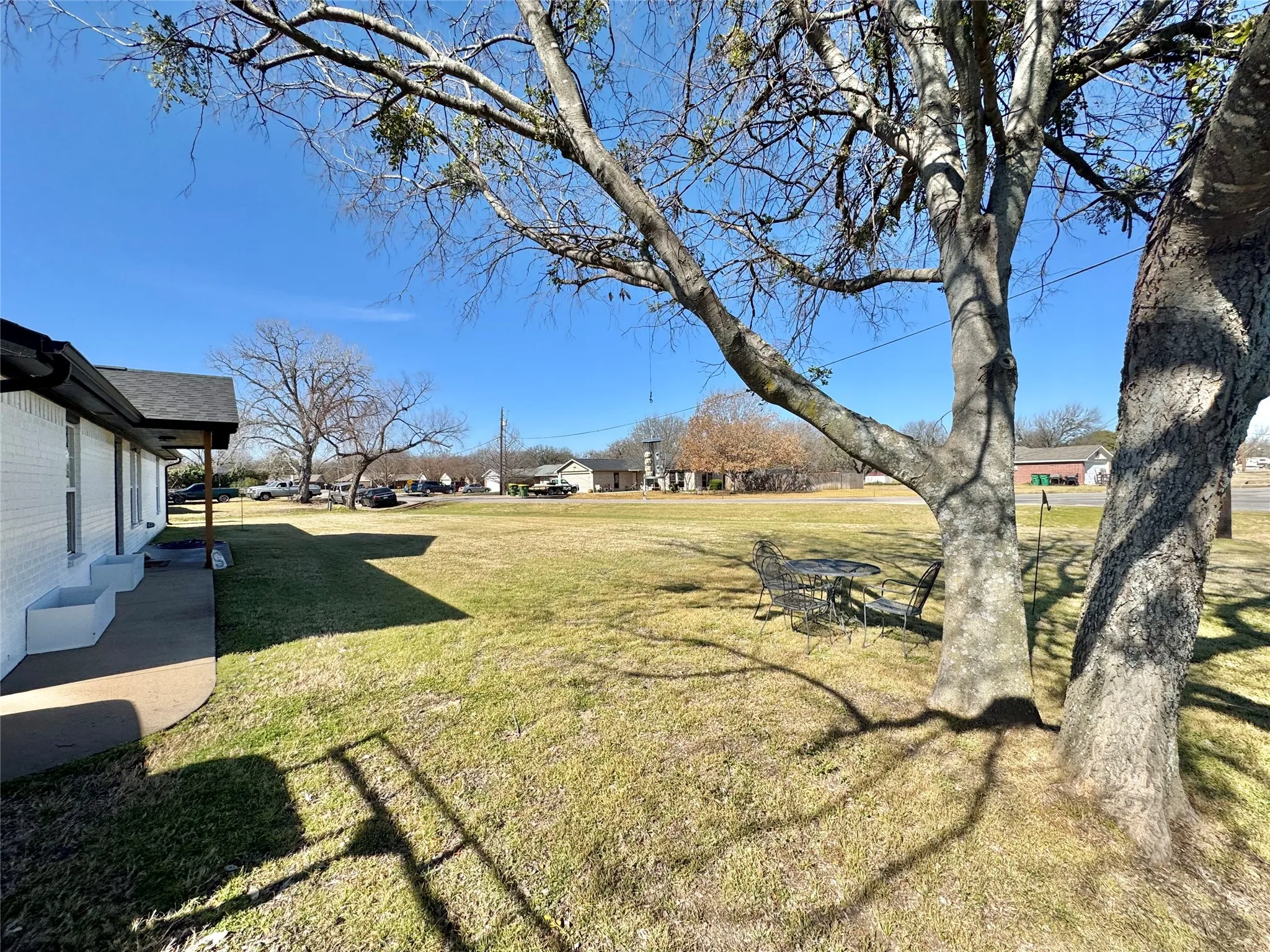 Single Family Residence For Sale in Hood County , 704 Shady Grove Court, Granbury, Texas 76049, 3 Bedroom, 2 Bathroom, 2 Garage spaces, 1,439 Sqft, built in 2001, Preowned, mls#20855593, Real Estate Agent in Granbury, Homes For Sale in Hood county, Homes For Sale in Granbury, Realtor in Granbury Texas, Real Estate Brokerage Independent Realty Texas, Luminita Cordes Realtor