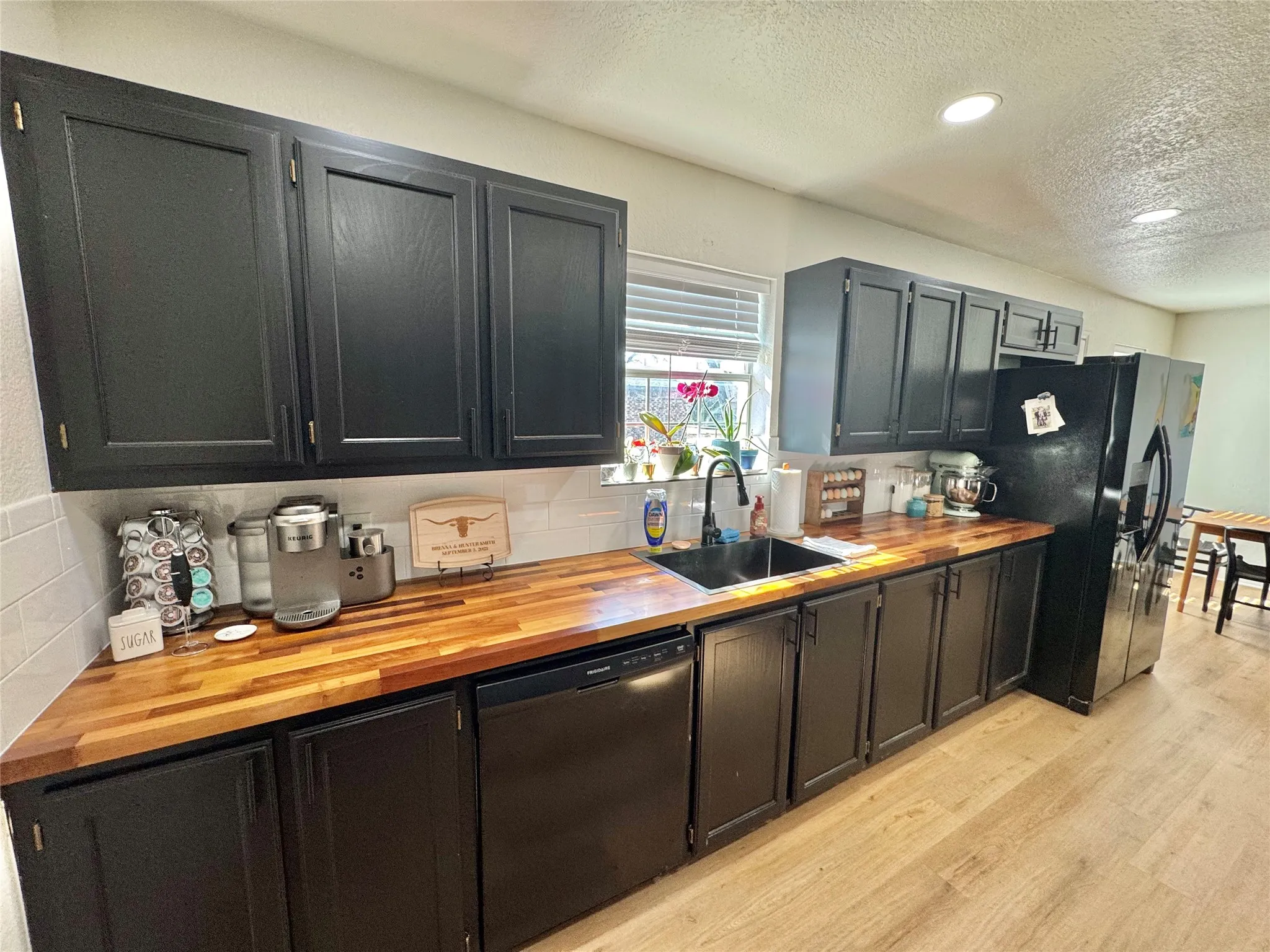 Single Family Residence For Sale in Hood County , 704 Shady Grove Court, Granbury, Texas 76049, 3 Bedroom, 2 Bathroom, 2 Garage spaces, 1,439 Sqft, built in 2001, Preowned, mls#20855593, Real Estate Agent in Granbury, Homes For Sale in Hood county, Homes For Sale in Granbury, Realtor in Granbury Texas, Real Estate Brokerage Independent Realty Texas, Luminita Cordes Realtor