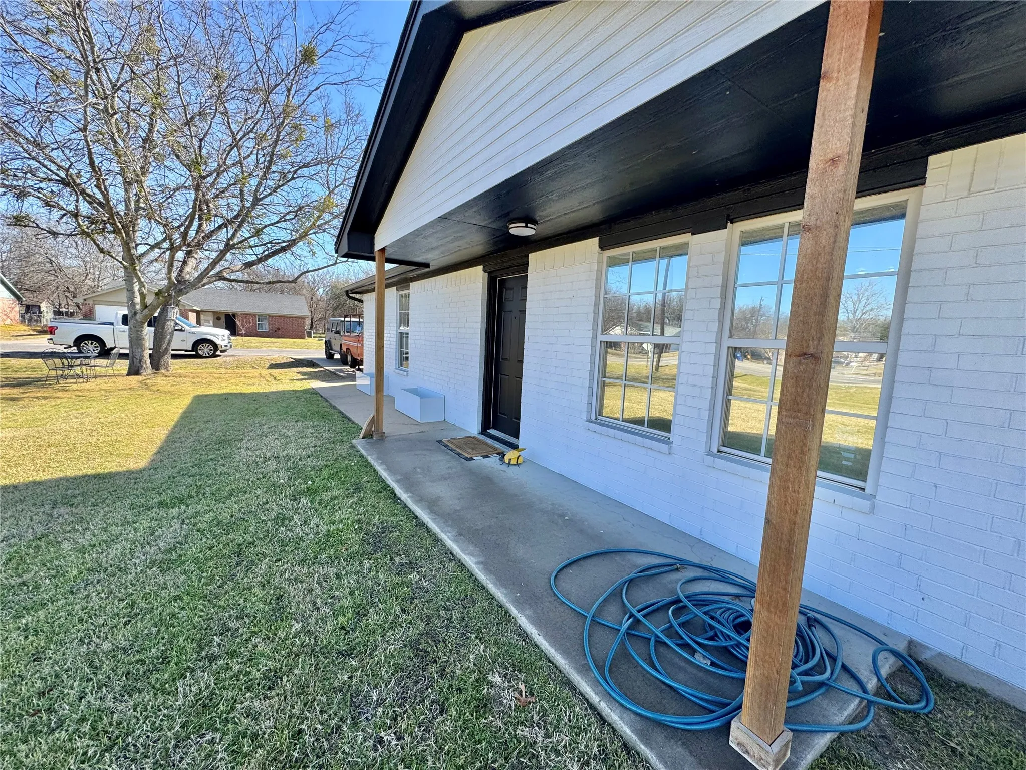 Single Family Residence For Sale in Hood County , 704 Shady Grove Court, Granbury, Texas 76049, 3 Bedroom, 2 Bathroom, 2 Garage spaces, 1,439 Sqft, built in 2001, Preowned, mls#20855593, Real Estate Agent in Granbury, Homes For Sale in Hood county, Homes For Sale in Granbury, Realtor in Granbury Texas, Real Estate Brokerage Independent Realty Texas, Luminita Cordes Realtor