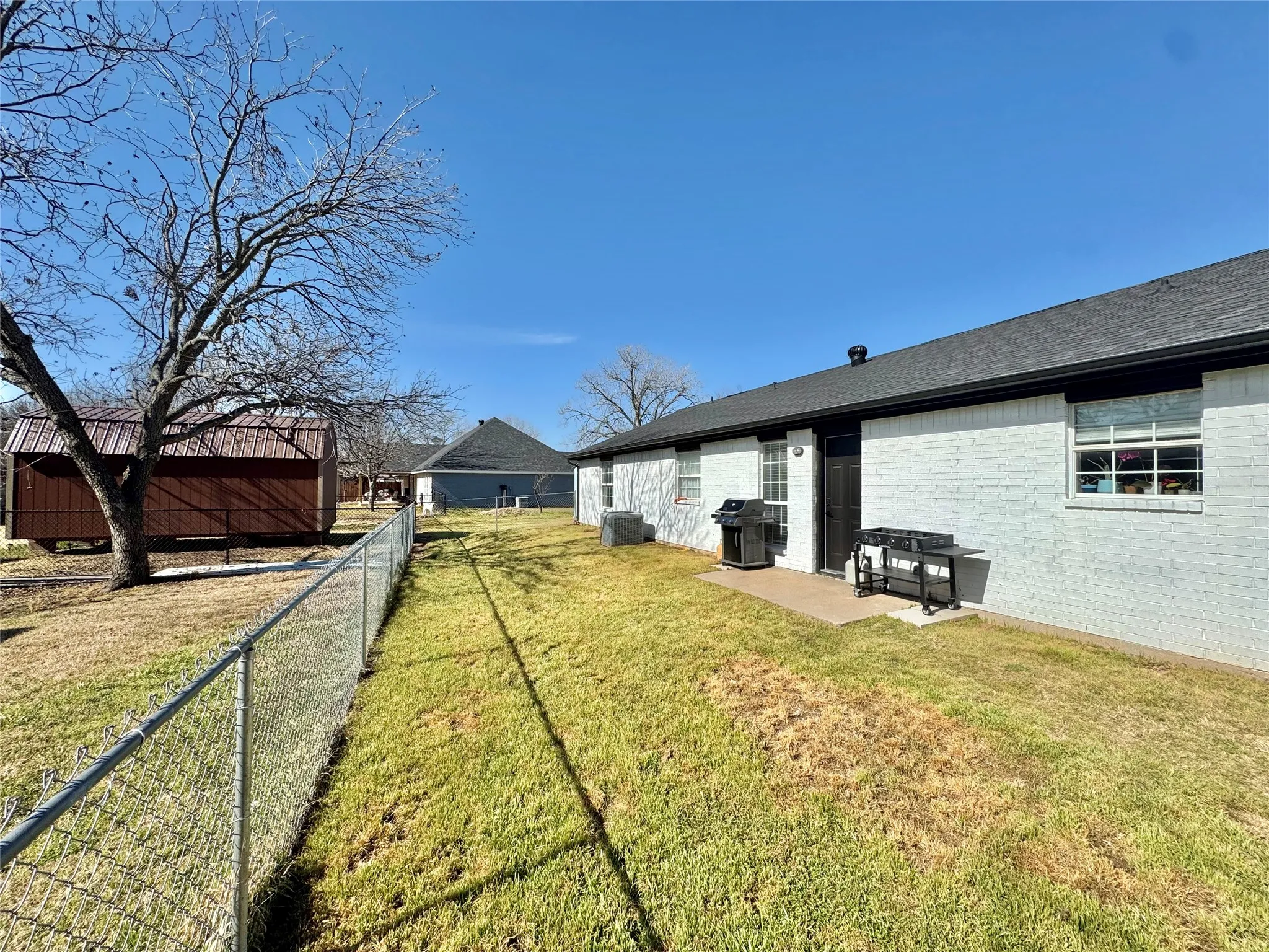 Single Family Residence For Sale in Hood County , 704 Shady Grove Court, Granbury, Texas 76049, 3 Bedroom, 2 Bathroom, 2 Garage spaces, 1,439 Sqft, built in 2001, Preowned, mls#20855593, Real Estate Agent in Granbury, Homes For Sale in Hood county, Homes For Sale in Granbury, Realtor in Granbury Texas, Real Estate Brokerage Independent Realty Texas, Luminita Cordes Realtor
