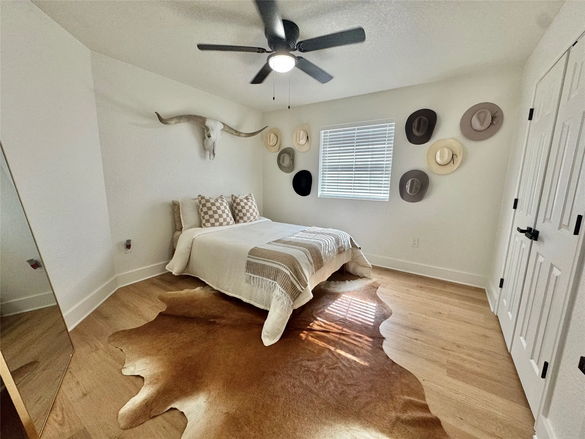 Single Family Residence For Sale in Hood County , 704 Shady Grove Court, Granbury, Texas 76049, 3 Bedroom, 2 Bathroom, 2 Garage spaces, 1,439 Sqft, built in 2001, Preowned, mls#20855593, Real Estate Agent in Granbury, Homes For Sale in Hood county, Homes For Sale in Granbury, Realtor in Granbury Texas, Real Estate Brokerage Independent Realty Texas, Luminita Cordes Realtor