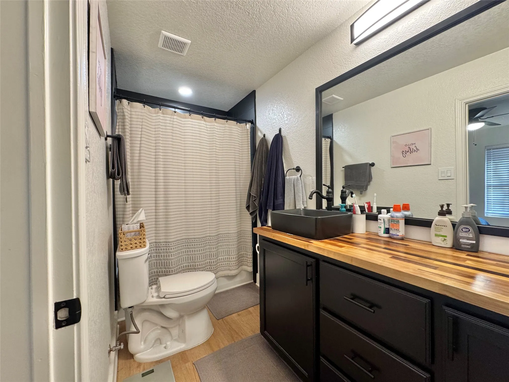 Single Family Residence For Sale in Hood County , 704 Shady Grove Court, Granbury, Texas 76049, 3 Bedroom, 2 Bathroom, 2 Garage spaces, 1,439 Sqft, built in 2001, Preowned, mls#20855593, Real Estate Agent in Granbury, Homes For Sale in Hood county, Homes For Sale in Granbury, Realtor in Granbury Texas, Real Estate Brokerage Independent Realty Texas, Luminita Cordes Realtor