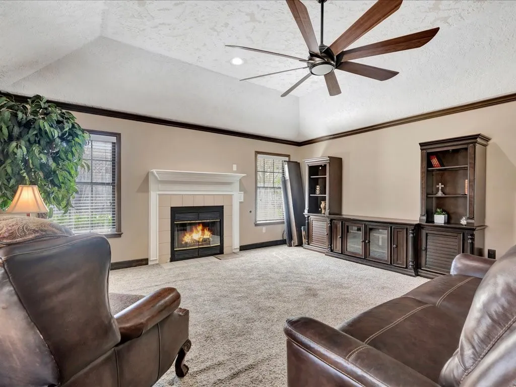 Single Family Residence For Sale in Angelina County , 605 Augusta Drive, Lufkin, Texas 75901, 3 Bedrooms, 2 Bathrooms, 2 Garage spaces, 1,915 Sqft, built in 1992, Preowned, Price $298,500, mls#20856264, Real Estate Agent in Lufkin, Homes For Sale in Angelina county, Homes For Sale in Lufkin, Realtor in Lufkin Texas, Real Estate Brokerage Independent Realty Texas, Luminita Cordes Realtor