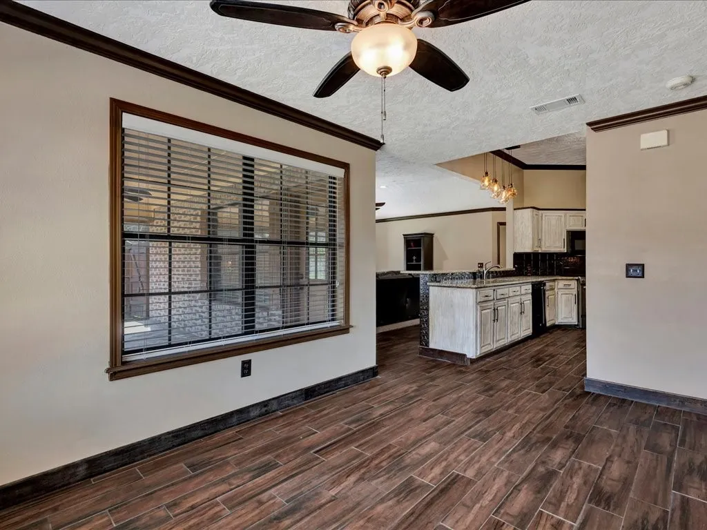 Single Family Residence For Sale in Angelina County , 605 Augusta Drive, Lufkin, Texas 75901, 3 Bedrooms, 2 Bathrooms, 2 Garage spaces, 1,915 Sqft, built in 1992, Preowned, Price $298,500, mls#20856264, Real Estate Agent in Lufkin, Homes For Sale in Angelina county, Homes For Sale in Lufkin, Realtor in Lufkin Texas, Real Estate Brokerage Independent Realty Texas, Luminita Cordes Realtor