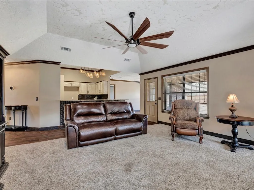 Single Family Residence For Sale in Angelina County , 605 Augusta Drive, Lufkin, Texas 75901, 3 Bedrooms, 2 Bathrooms, 2 Garage spaces, 1,915 Sqft, built in 1992, Preowned, Price $298,500, mls#20856264, Real Estate Agent in Lufkin, Homes For Sale in Angelina county, Homes For Sale in Lufkin, Realtor in Lufkin Texas, Real Estate Brokerage Independent Realty Texas, Luminita Cordes Realtor