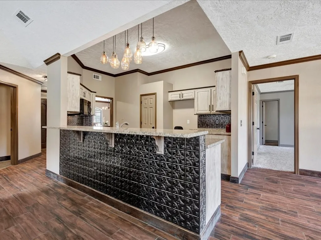 Single Family Residence For Sale in Angelina County , 605 Augusta Drive, Lufkin, Texas 75901, 3 Bedrooms, 2 Bathrooms, 2 Garage spaces, 1,915 Sqft, built in 1992, Preowned, Price $298,500, mls#20856264, Real Estate Agent in Lufkin, Homes For Sale in Angelina county, Homes For Sale in Lufkin, Realtor in Lufkin Texas, Real Estate Brokerage Independent Realty Texas, Luminita Cordes Realtor
