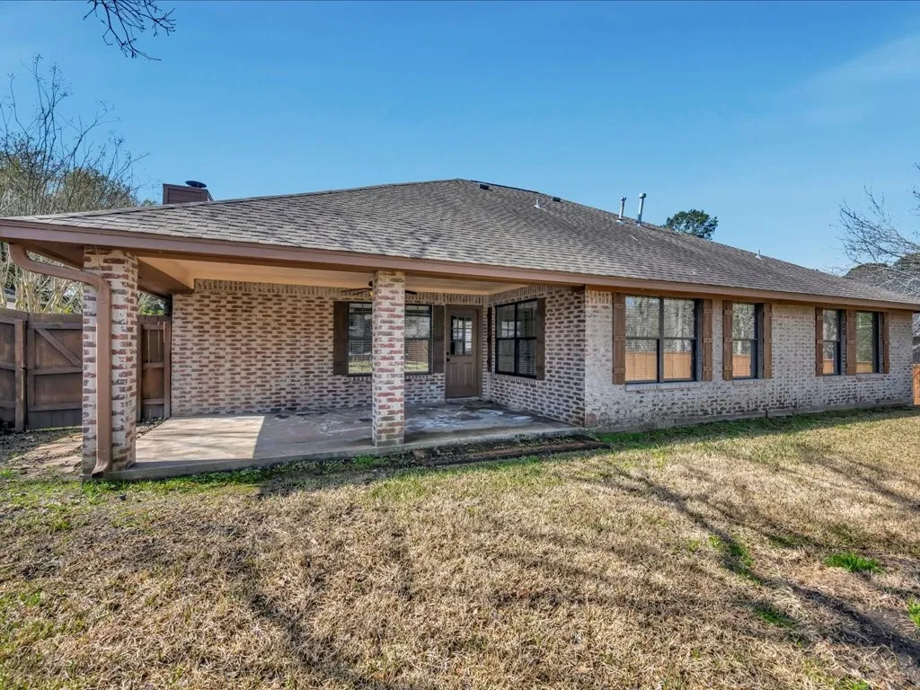 Single Family Residence For Sale in Angelina County , 605 Augusta Drive, Lufkin, Texas 75901, 3 Bedrooms, 2 Bathrooms, 2 Garage spaces, 1,915 Sqft, built in 1992, Preowned, Price $298,500, mls#20856264, Real Estate Agent in Lufkin, Homes For Sale in Angelina county, Homes For Sale in Lufkin, Realtor in Lufkin Texas, Real Estate Brokerage Independent Realty Texas, Luminita Cordes Realtor