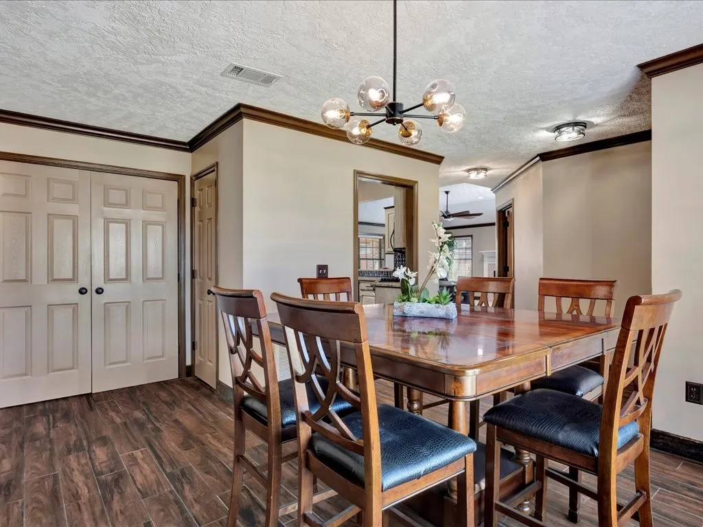 Single Family Residence For Sale in Angelina County , 605 Augusta Drive, Lufkin, Texas 75901, 3 Bedrooms, 2 Bathrooms, 2 Garage spaces, 1,915 Sqft, built in 1992, Preowned, Price $298,500, mls#20856264, Real Estate Agent in Lufkin, Homes For Sale in Angelina county, Homes For Sale in Lufkin, Realtor in Lufkin Texas, Real Estate Brokerage Independent Realty Texas, Luminita Cordes Realtor