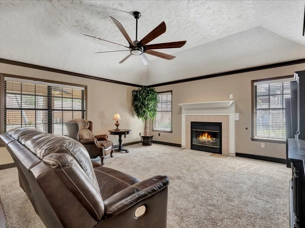 Single Family Residence For Sale in Angelina County , 605 Augusta Drive, Lufkin, Texas 75901, 3 Bedrooms, 2 Bathrooms, 2 Garage spaces, 1,915 Sqft, built in 1992, Preowned, Price $298,500, mls#20856264, Real Estate Agent in Lufkin, Homes For Sale in Angelina county, Homes For Sale in Lufkin, Realtor in Lufkin Texas, Real Estate Brokerage Independent Realty Texas, Luminita Cordes Realtor