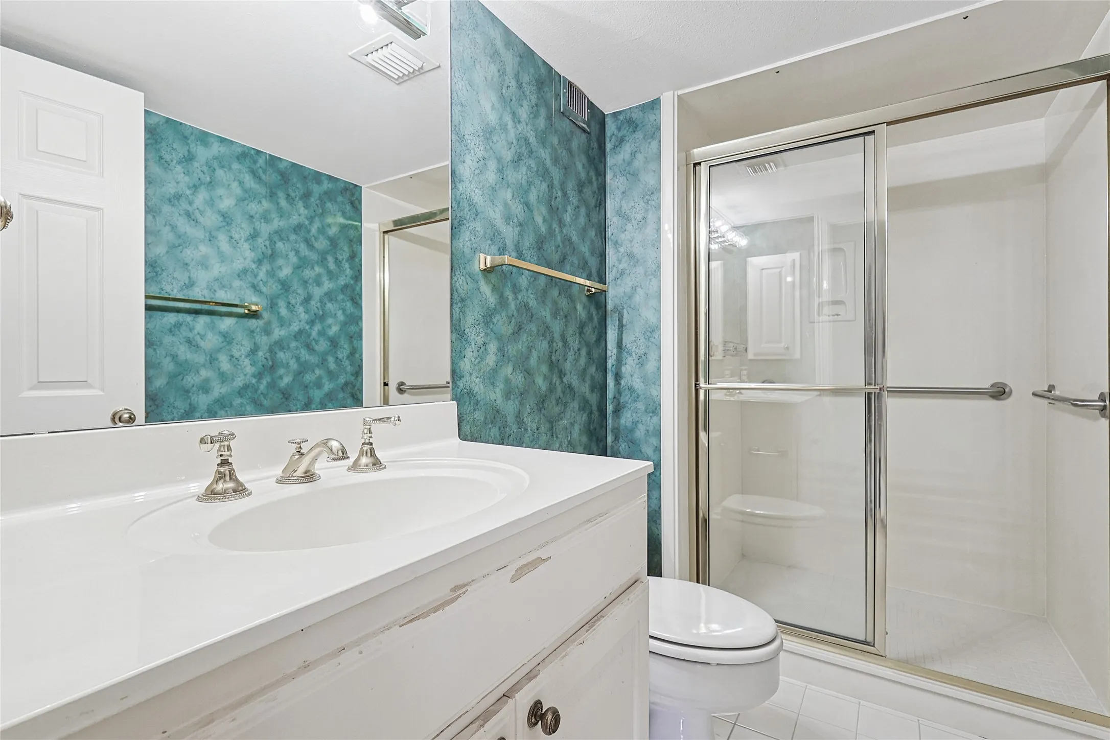 Condominium For Sale in Dallas County , 5200 Keller Springs Road 821, Dallas, Texas 75248, 3 Bedroom, 3 Bathroom, 1 Garage spaces, 2,272 Sqft, built in 1981, Preowned, mls#20856595, Real Estate Agent in Dallas, Homes For Sale in Dallas county, Homes For Sale in Dallas, Realtor in Dallas Texas, Real Estate Brokerage Independent Realty Texas, Luminita Cordes Realtor