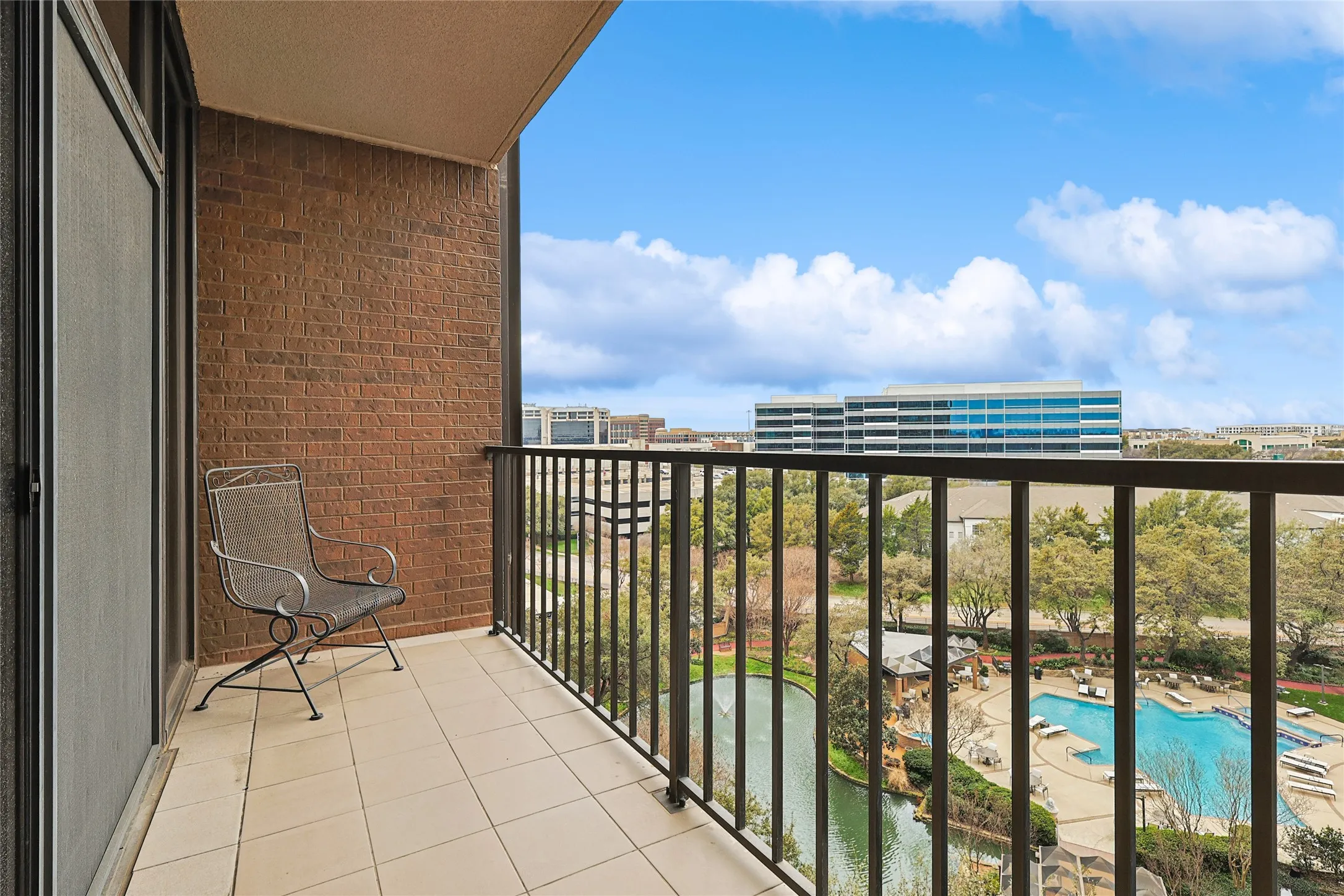 Condominium For Sale in Dallas County , 5200 Keller Springs Road 821, Dallas, Texas 75248, 3 Bedroom, 3 Bathroom, 1 Garage spaces, 2,272 Sqft, built in 1981, Preowned, mls#20856595, Real Estate Agent in Dallas, Homes For Sale in Dallas county, Homes For Sale in Dallas, Realtor in Dallas Texas, Real Estate Brokerage Independent Realty Texas, Luminita Cordes Realtor