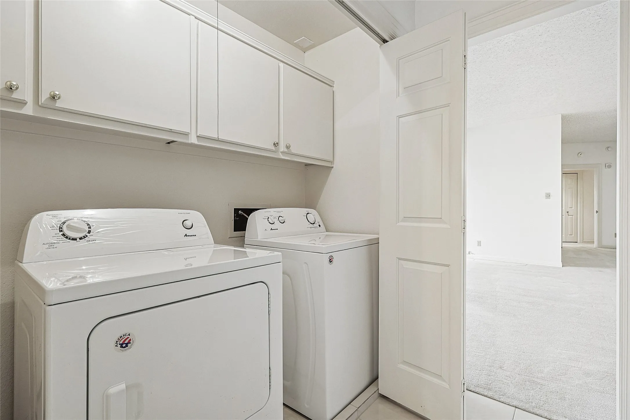 Condominium For Sale in Dallas County , 5200 Keller Springs Road 821, Dallas, Texas 75248, 3 Bedroom, 3 Bathroom, 1 Garage spaces, 2,272 Sqft, built in 1981, Preowned, mls#20856595, Real Estate Agent in Dallas, Homes For Sale in Dallas county, Homes For Sale in Dallas, Realtor in Dallas Texas, Real Estate Brokerage Independent Realty Texas, Luminita Cordes Realtor