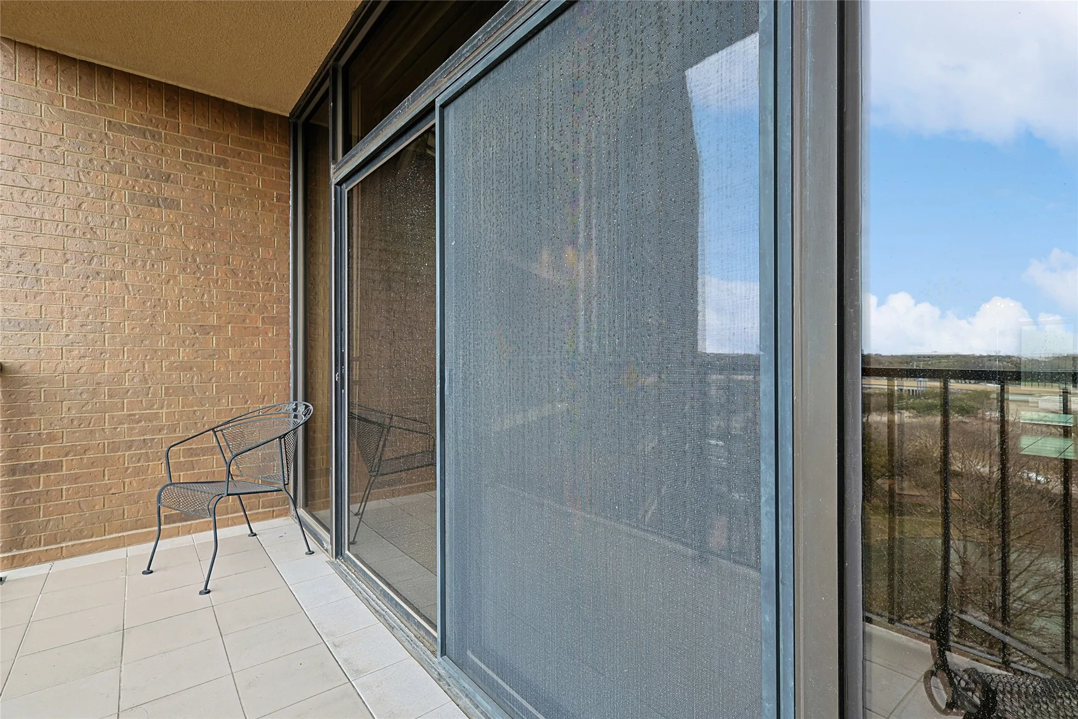 Condominium For Sale in Dallas County , 5200 Keller Springs Road 821, Dallas, Texas 75248, 3 Bedroom, 3 Bathroom, 1 Garage spaces, 2,272 Sqft, built in 1981, Preowned, mls#20856595, Real Estate Agent in Dallas, Homes For Sale in Dallas county, Homes For Sale in Dallas, Realtor in Dallas Texas, Real Estate Brokerage Independent Realty Texas, Luminita Cordes Realtor