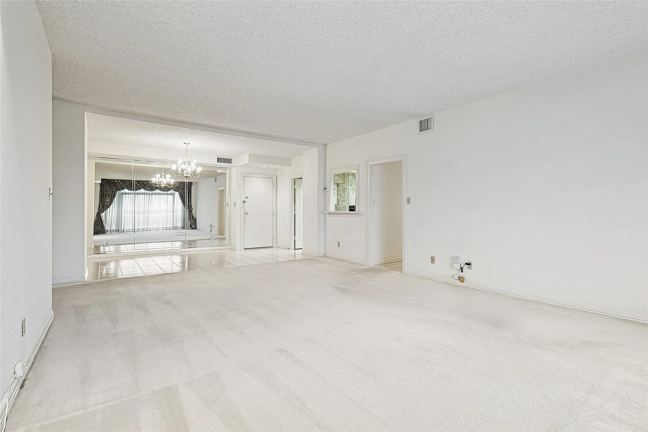 Condominium For Sale in Dallas County , 5200 Keller Springs Road 821, Dallas, Texas 75248, 3 Bedroom, 3 Bathroom, 1 Garage spaces, 2,272 Sqft, built in 1981, Preowned, mls#20856595, Real Estate Agent in Dallas, Homes For Sale in Dallas county, Homes For Sale in Dallas, Realtor in Dallas Texas, Real Estate Brokerage Independent Realty Texas, Luminita Cordes Realtor