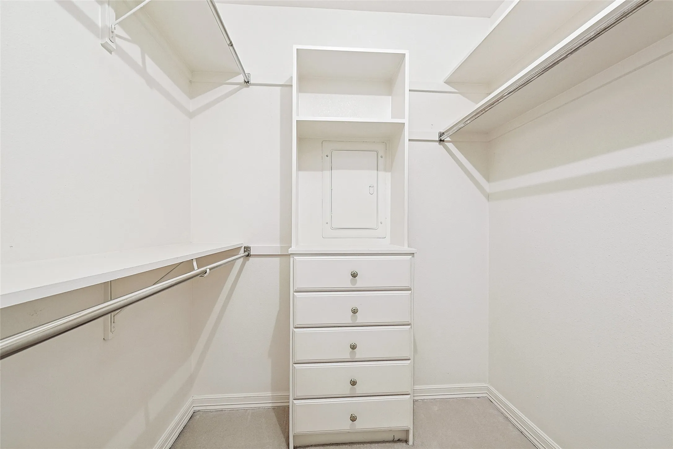 Condominium For Sale in Dallas County , 5200 Keller Springs Road 821, Dallas, Texas 75248, 3 Bedroom, 3 Bathroom, 1 Garage spaces, 2,272 Sqft, built in 1981, Preowned, mls#20856595, Real Estate Agent in Dallas, Homes For Sale in Dallas county, Homes For Sale in Dallas, Realtor in Dallas Texas, Real Estate Brokerage Independent Realty Texas, Luminita Cordes Realtor