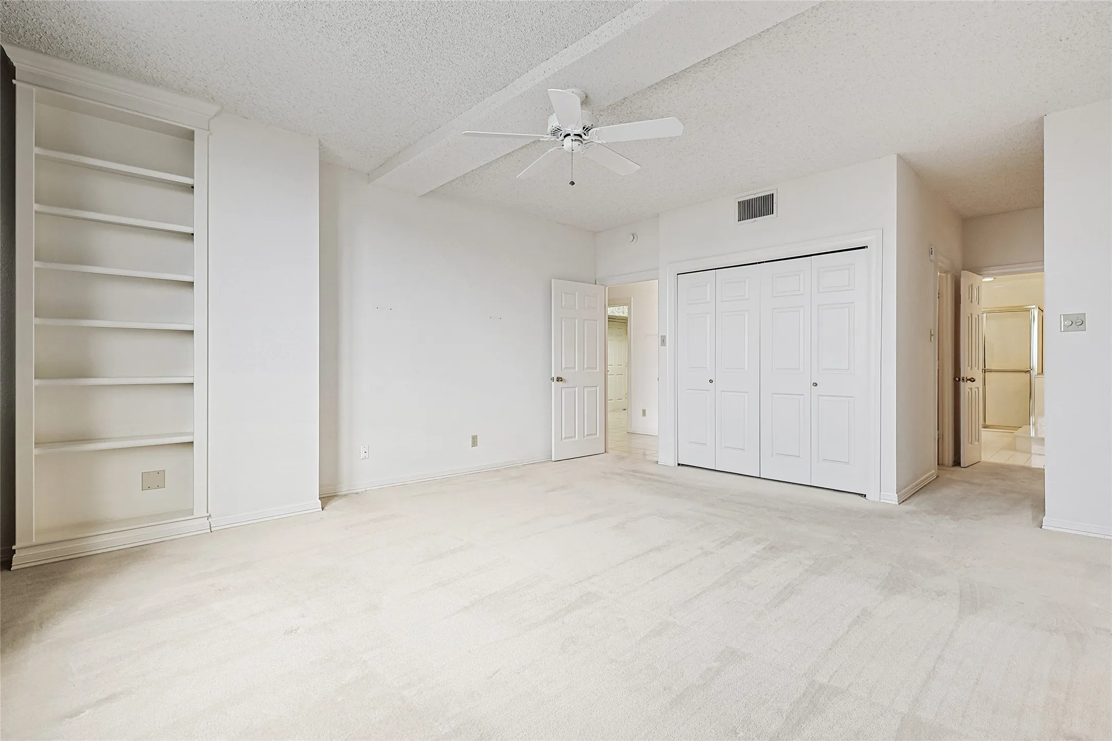 Condominium For Sale in Dallas County , 5200 Keller Springs Road 821, Dallas, Texas 75248, 3 Bedroom, 3 Bathroom, 1 Garage spaces, 2,272 Sqft, built in 1981, Preowned, mls#20856595, Real Estate Agent in Dallas, Homes For Sale in Dallas county, Homes For Sale in Dallas, Realtor in Dallas Texas, Real Estate Brokerage Independent Realty Texas, Luminita Cordes Realtor