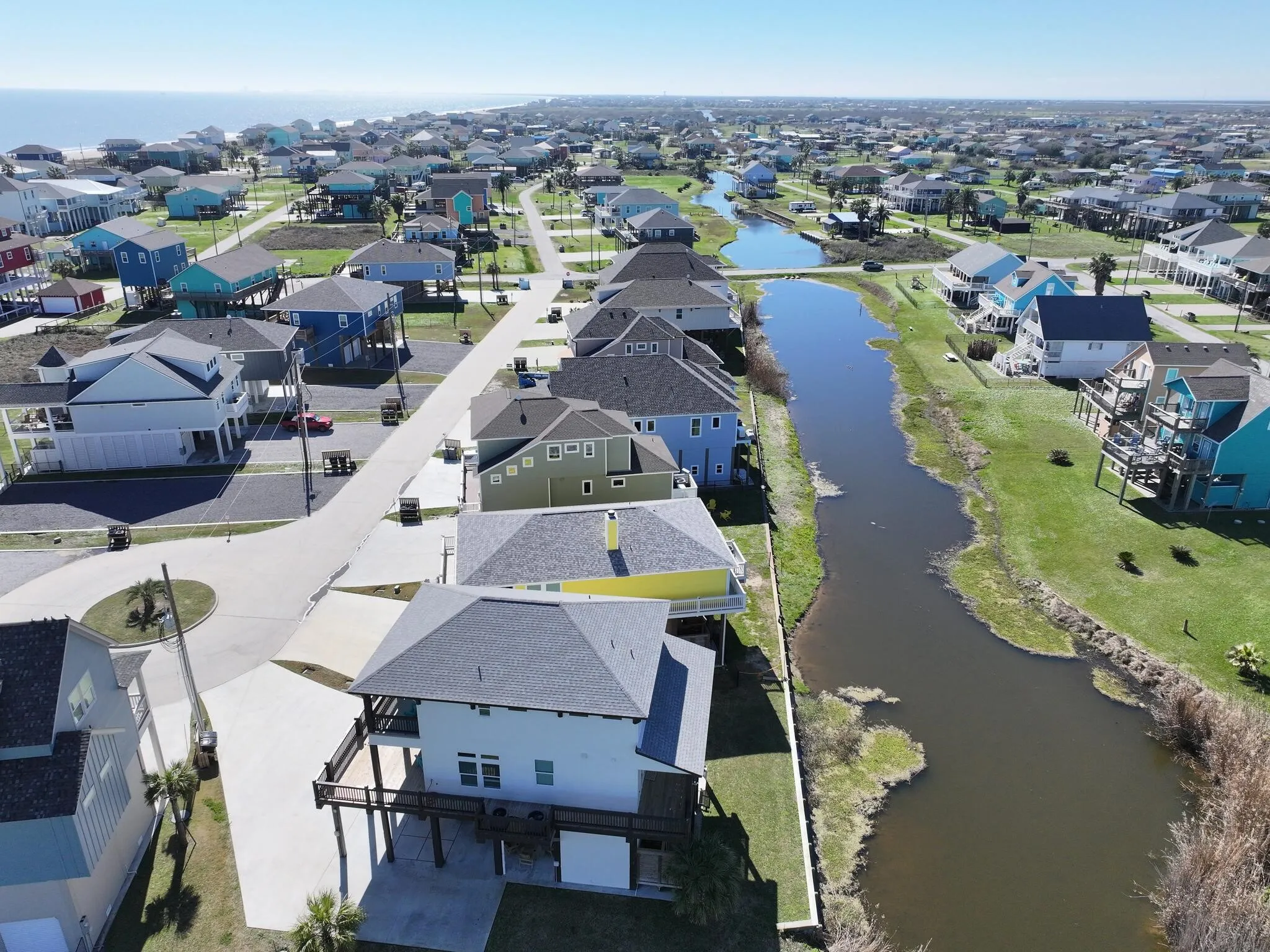 Bird's eye view featuring a residential view and a water view