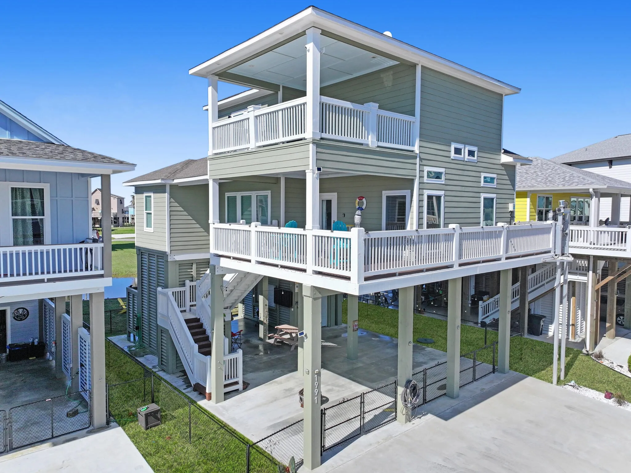 Single Family Residence For Sale in Galveston County , 1991 Royaville Ct, Crystal Beach, Texas 77650, 3 Bedroom, 3 Bathroom, Garage spaces, 1,953 Sqft, built in 2022, mls#20858149, Real Estate Agent in Crystal Beach, Homes For Sale in Galveston county, Homes For Sale in Crystal Beach, Realtor in Crystal Beach Texas, Real Estate Brokerage Independent Realty Texas, Luminita Cordes Realtor