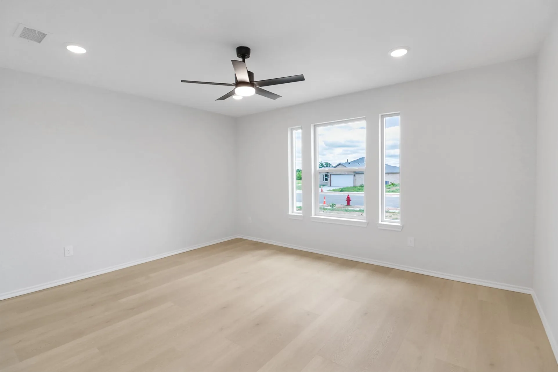 Single Family Residence For Sale in Coleman County , 812 Bella Boulevard, Coleman, Texas 76834, 3 Bedroom, 2 Bathroom, 2 Garage spaces, 1,762 Sqft, built in 2025, New Construction - Complete, mls#20860357, Real Estate Agent in Coleman, Homes For Sale in Coleman county, Homes For Sale in Coleman, Realtor in Coleman Texas, Real Estate Brokerage Independent Realty Texas, Luminita Cordes Realtor
