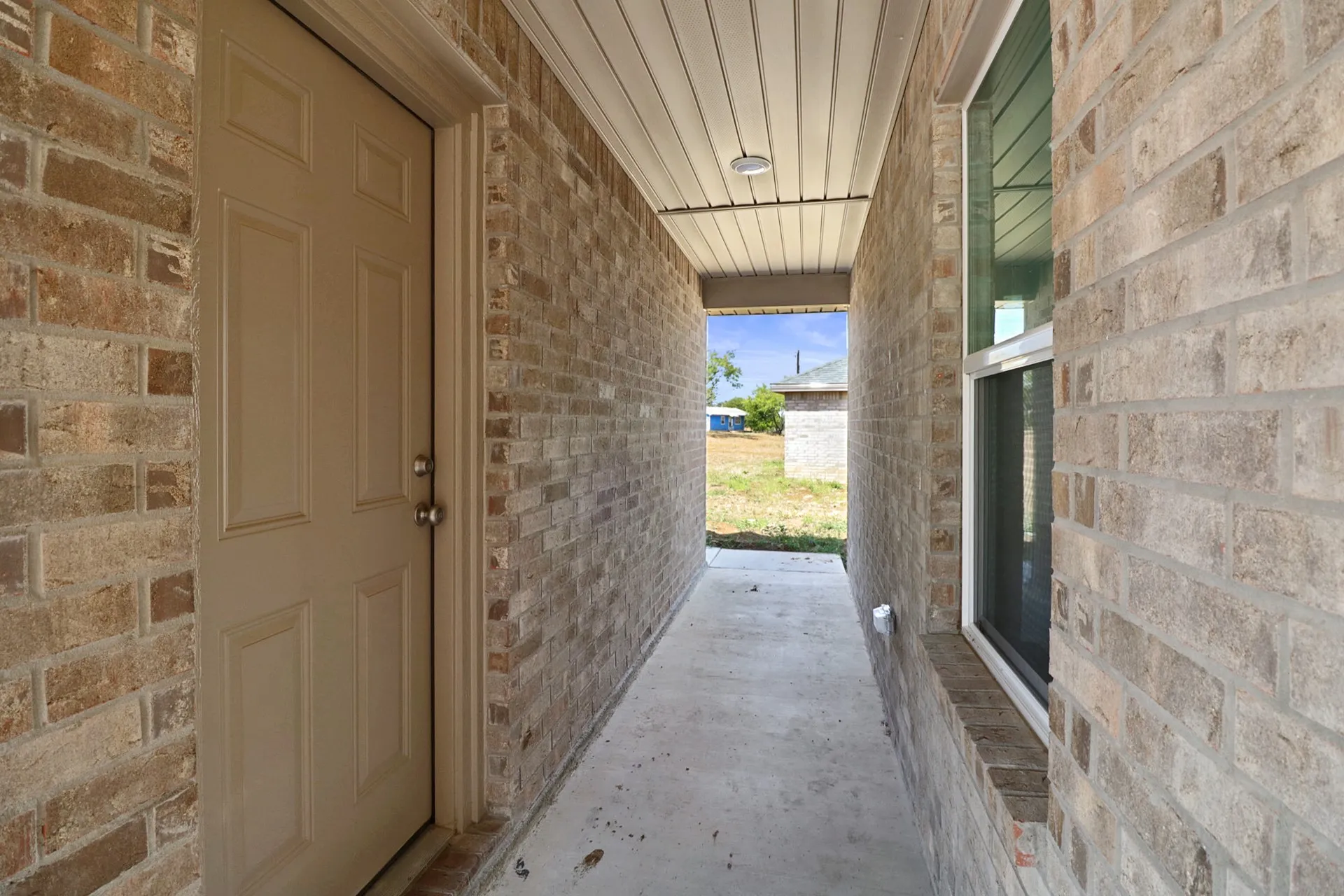 3rd car garage or workshop entrance