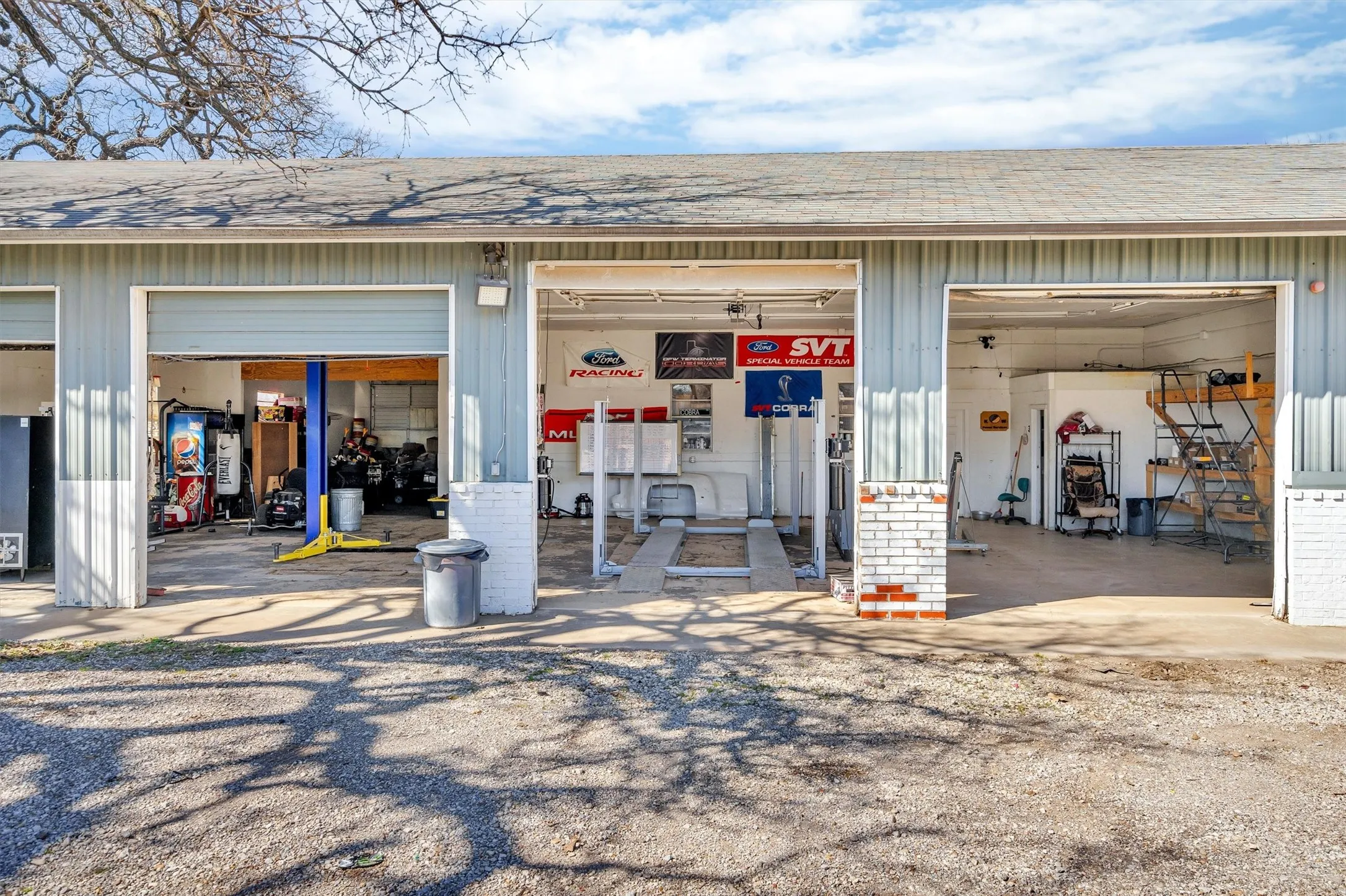 Industrial For Sale in Tarrant County , 6821 Smithfield Road, North Richland Hills, Texas 76182, 0, 0, Garage spaces, 0 Sqft, built in 1973, Preowned, Price $850,000, mls#20859430, Real Estate Agent in North Richland Hills, Homes For Sale in Tarrant county, Homes For Sale in North Richland Hills, Realtor in North Richland Hills Texas, Real Estate Brokerage Independent Realty Texas, Luminita Cordes Realtor