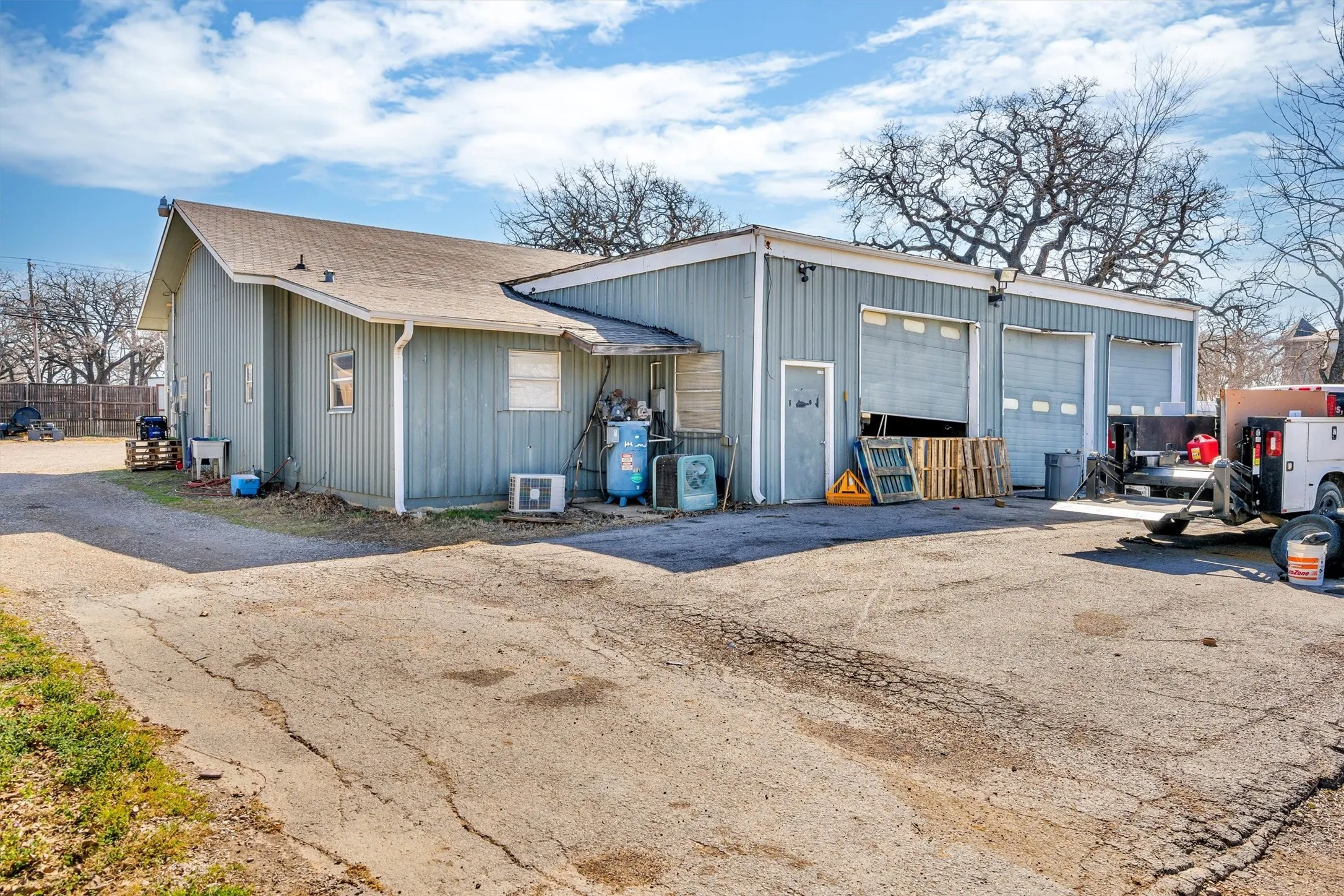 Industrial For Sale in Tarrant County , 6821 Smithfield Road, North Richland Hills, Texas 76182, 0, 0, Garage spaces, 0 Sqft, built in 1973, Preowned, Price $850,000, mls#20859430, Real Estate Agent in North Richland Hills, Homes For Sale in Tarrant county, Homes For Sale in North Richland Hills, Realtor in North Richland Hills Texas, Real Estate Brokerage Independent Realty Texas, Luminita Cordes Realtor