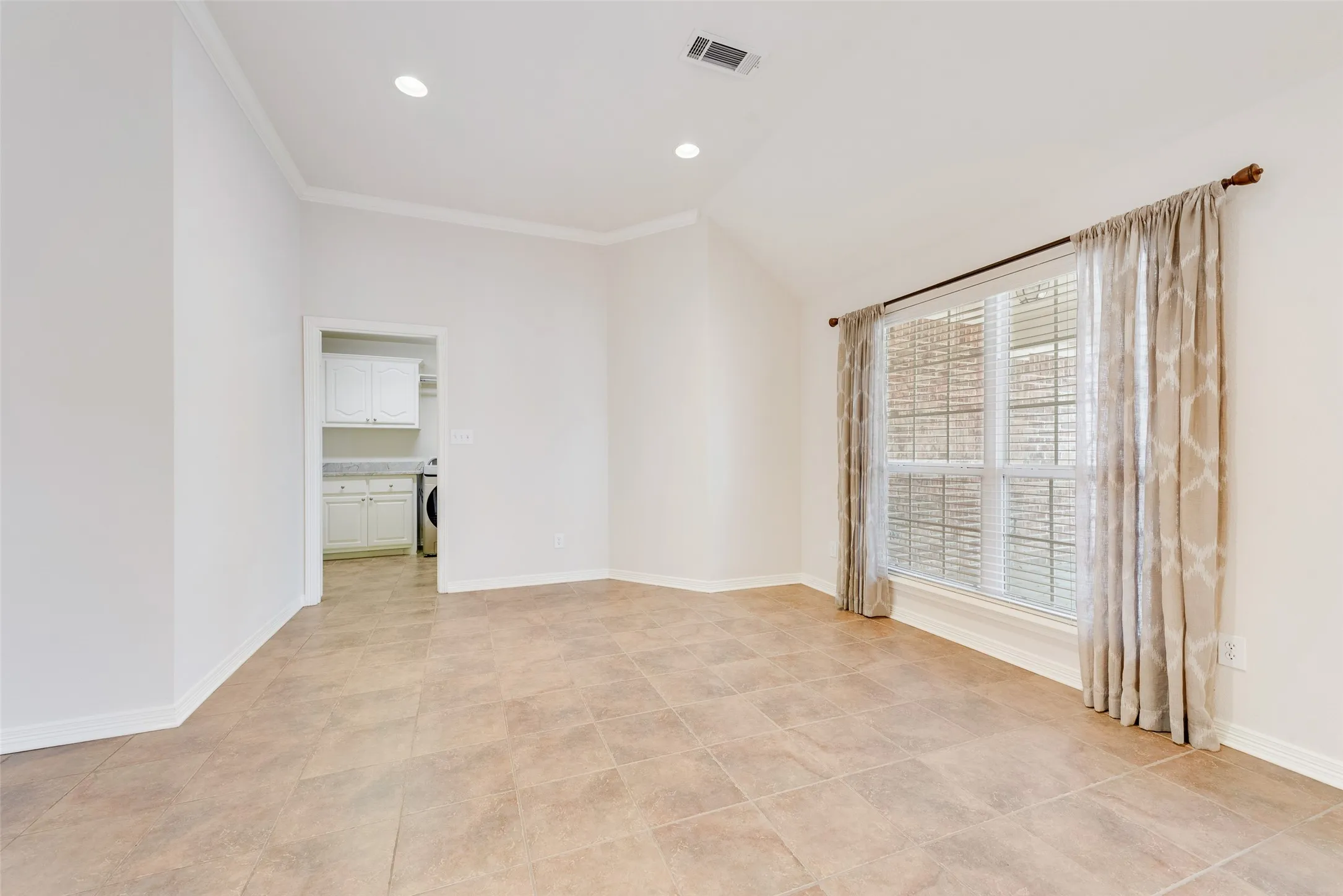 Single Family Residence For Sale in Dallas County , 123 Crestpark Drive 36, Cedar Hill, Texas 75104, 3 Bedroom, 2 Bathroom, 2 Garage spaces, 2,580 Sqft, built in 2005, Preowned, mls#20862543, Real Estate Agent in Cedar Hill, Homes For Sale in Dallas county, Homes For Sale in Cedar Hill, Realtor in Cedar Hill Texas, Real Estate Brokerage Independent Realty Texas, Luminita Cordes Realtor