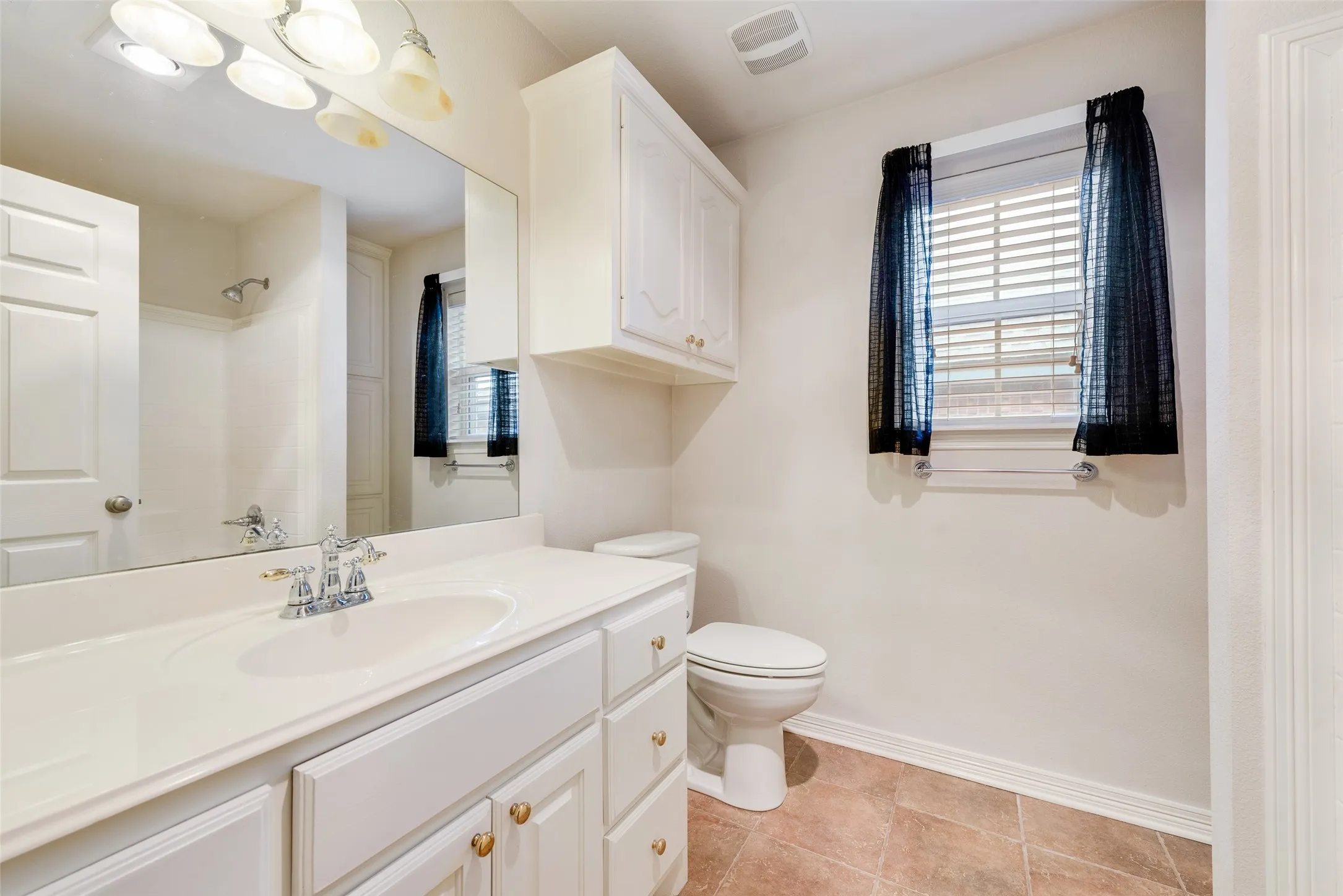 Single Family Residence For Sale in Dallas County , 123 Crestpark Drive 36, Cedar Hill, Texas 75104, 3 Bedroom, 2 Bathroom, 2 Garage spaces, 2,580 Sqft, built in 2005, Preowned, mls#20862543, Real Estate Agent in Cedar Hill, Homes For Sale in Dallas county, Homes For Sale in Cedar Hill, Realtor in Cedar Hill Texas, Real Estate Brokerage Independent Realty Texas, Luminita Cordes Realtor