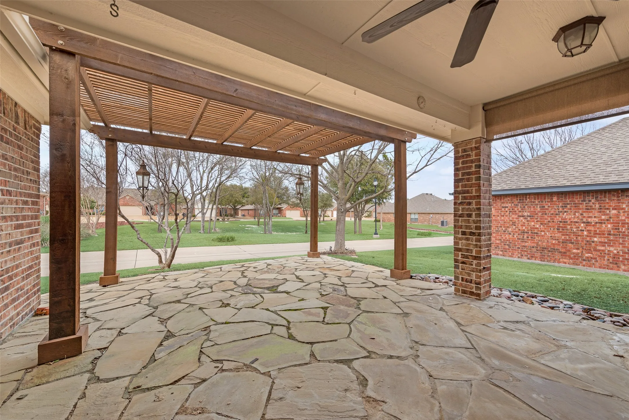 Covered back patio with a ceiling fan