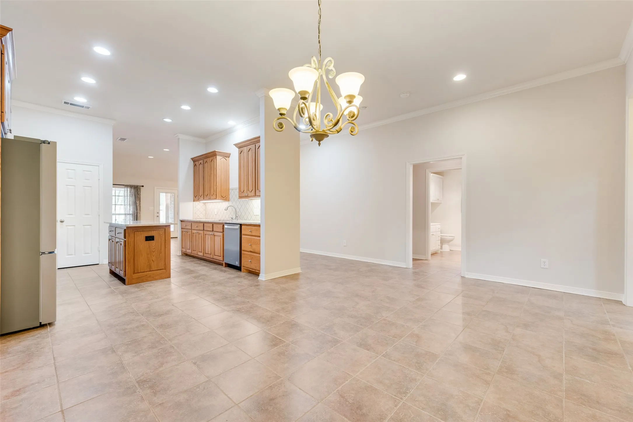 Single Family Residence For Sale in Dallas County , 123 Crestpark Drive 36, Cedar Hill, Texas 75104, 3 Bedroom, 2 Bathroom, 2 Garage spaces, 2,580 Sqft, built in 2005, Preowned, mls#20862543, Real Estate Agent in Cedar Hill, Homes For Sale in Dallas county, Homes For Sale in Cedar Hill, Realtor in Cedar Hill Texas, Real Estate Brokerage Independent Realty Texas, Luminita Cordes Realtor
