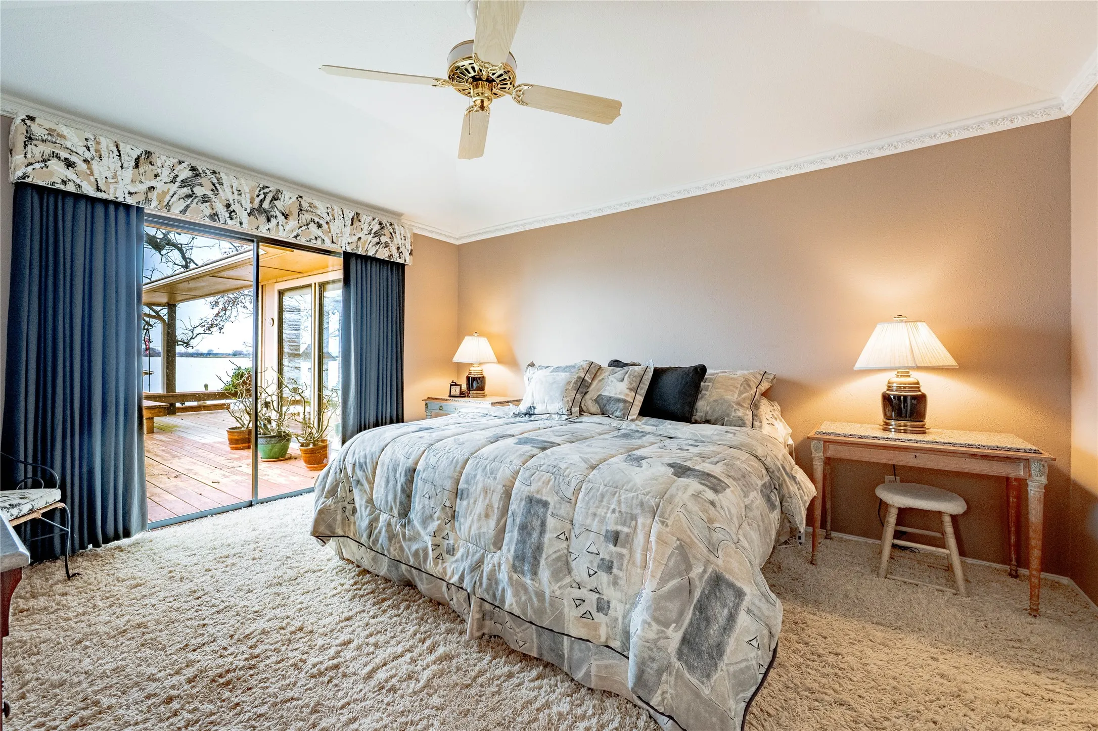Single Family Residence For Sale in Henderson County , 154 Ocean Drive, Gun Barrel City, Texas 75156, 3 Bedroom, 2 Bathroom, 2 Garage spaces, 1,907 Sqft, built in 1983, Preowned, mls#20863111, Real Estate Agent in Gun Barrel City, Homes For Sale in Henderson county, Homes For Sale in Gun Barrel City, Realtor in Gun Barrel City Texas, Real Estate Brokerage Independent Realty Texas, Luminita Cordes Realtor