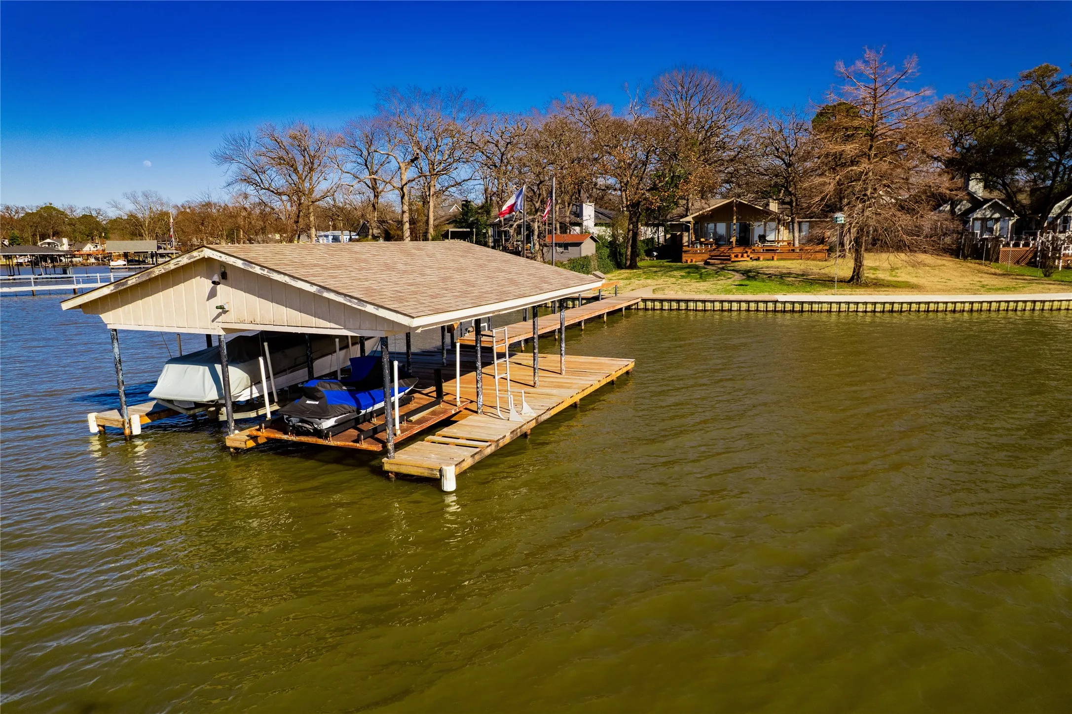 Single Family Residence For Sale in Henderson County , 154 Ocean Drive, Gun Barrel City, Texas 75156, 3 Bedroom, 2 Bathroom, 2 Garage spaces, 1,907 Sqft, built in 1983, Preowned, mls#20863111, Real Estate Agent in Gun Barrel City, Homes For Sale in Henderson county, Homes For Sale in Gun Barrel City, Realtor in Gun Barrel City Texas, Real Estate Brokerage Independent Realty Texas, Luminita Cordes Realtor
