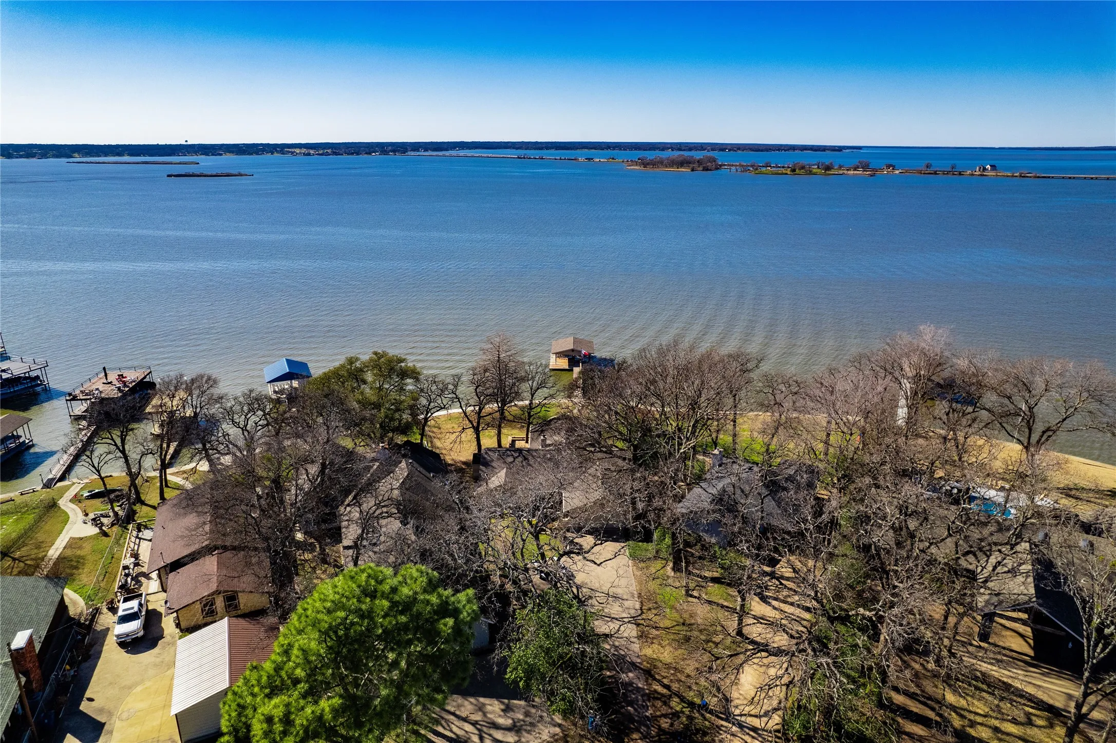 Single Family Residence For Sale in Henderson County , 154 Ocean Drive, Gun Barrel City, Texas 75156, 3 Bedroom, 2 Bathroom, 2 Garage spaces, 1,907 Sqft, built in 1983, Preowned, mls#20863111, Real Estate Agent in Gun Barrel City, Homes For Sale in Henderson county, Homes For Sale in Gun Barrel City, Realtor in Gun Barrel City Texas, Real Estate Brokerage Independent Realty Texas, Luminita Cordes Realtor